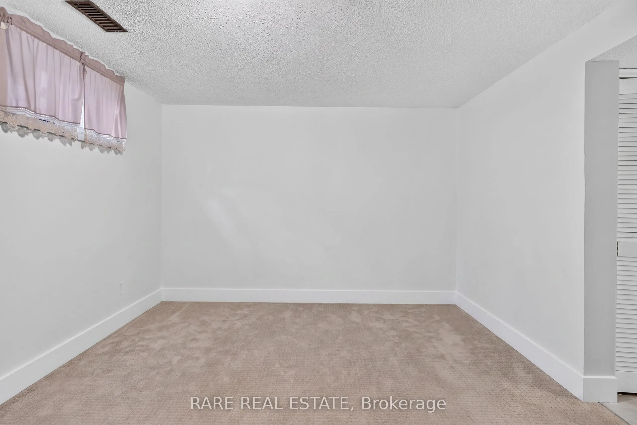 25 Edgewood Crescent