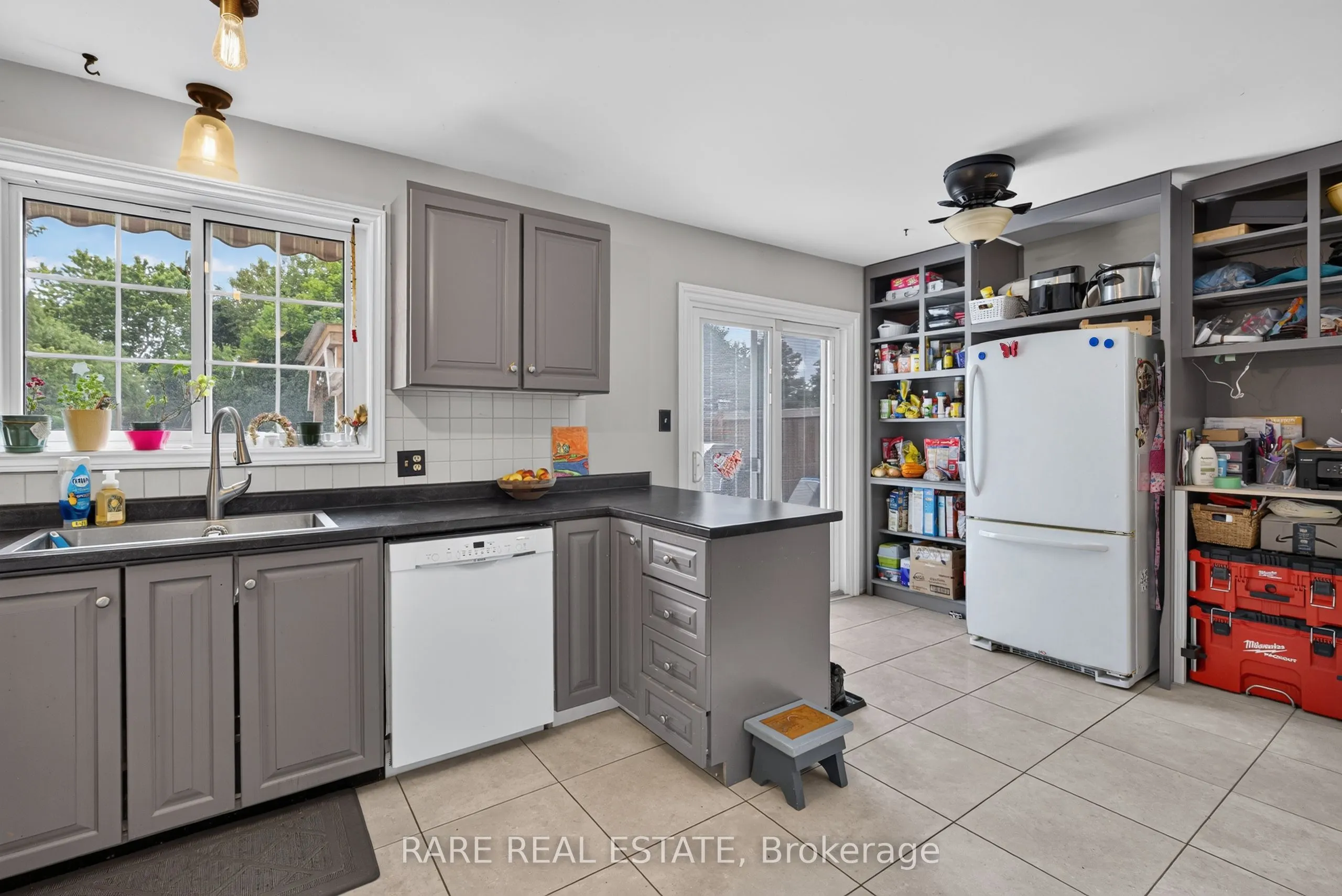 25 Edgewood Crescent