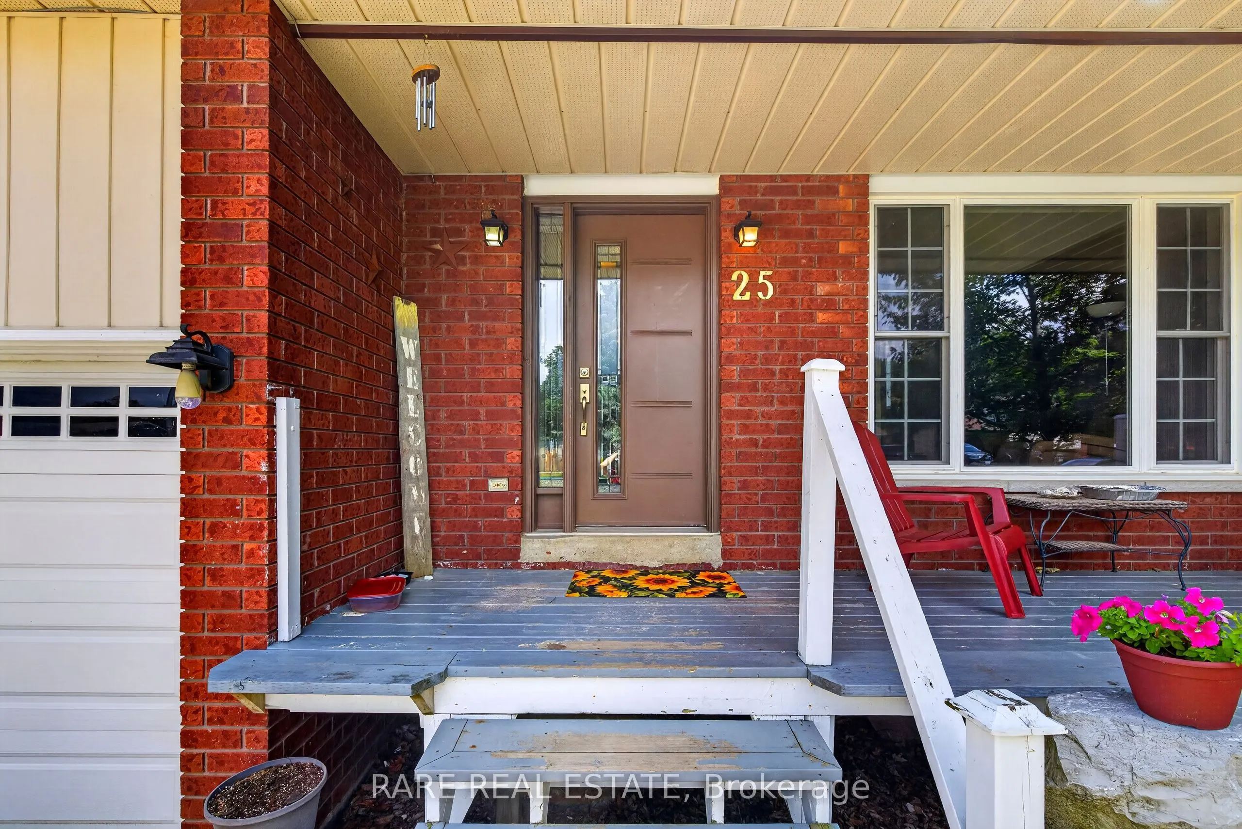 25 Edgewood Crescent