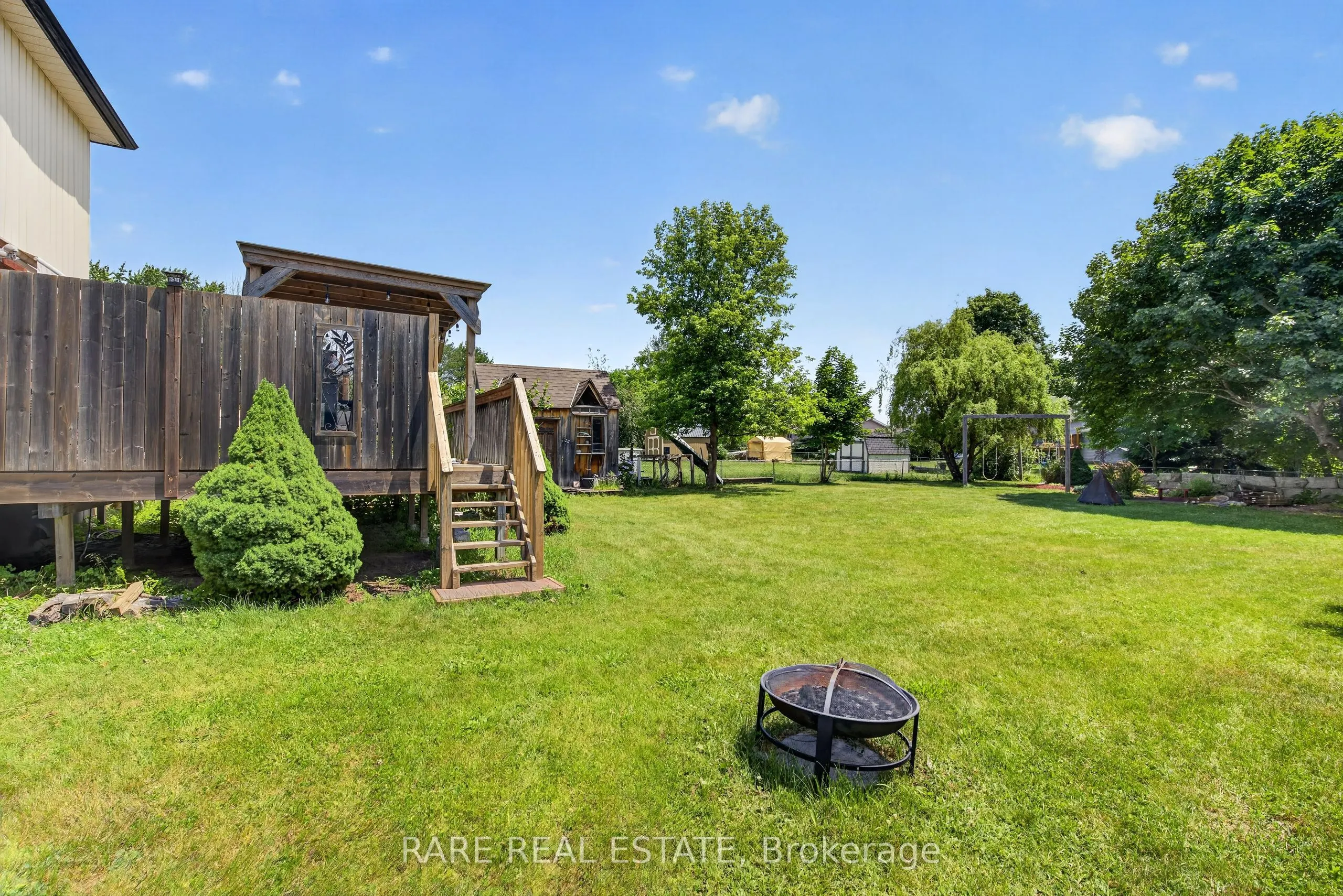 25 Edgewood Crescent