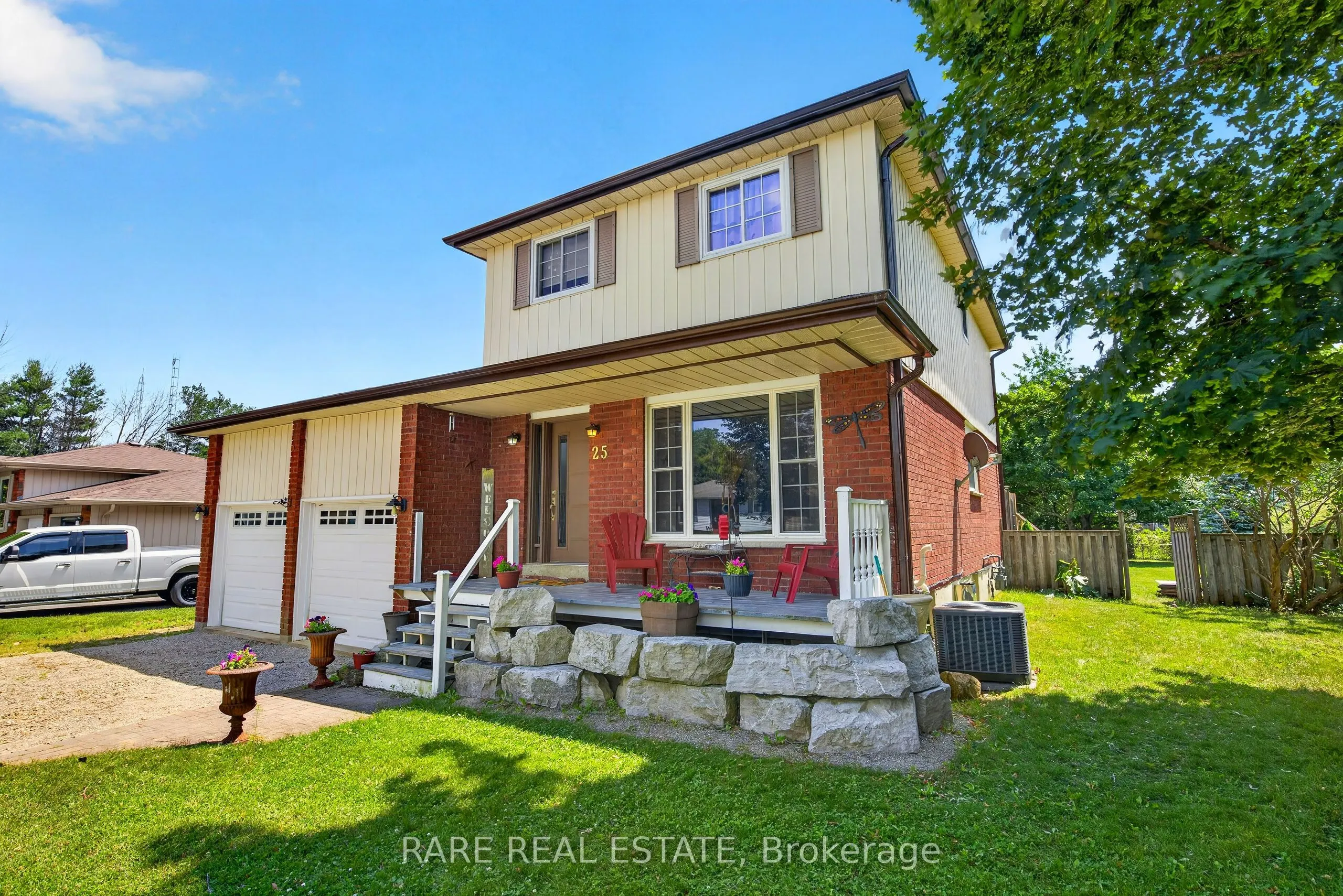 25 Edgewood Crescent