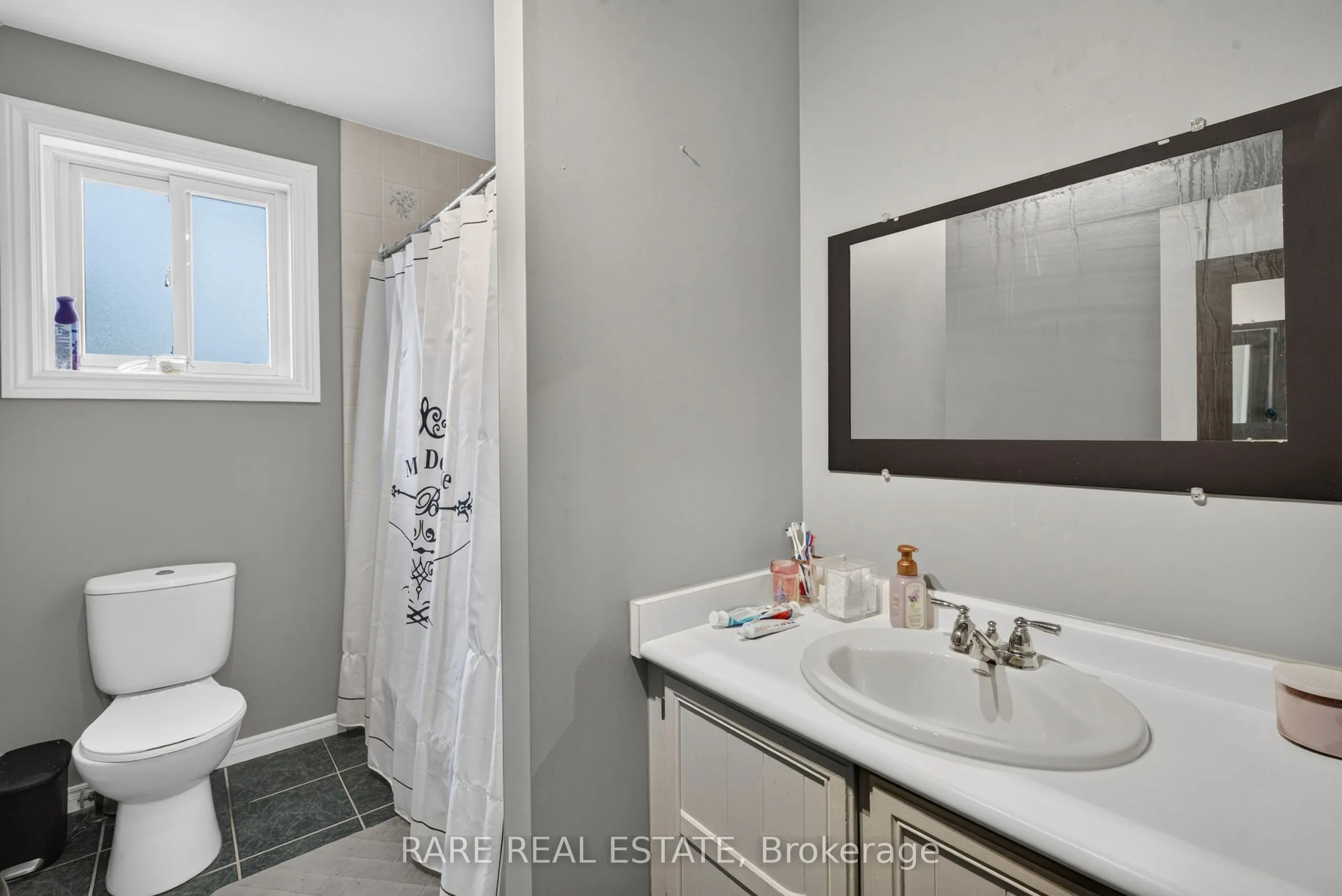 25 Edgewood Crescent