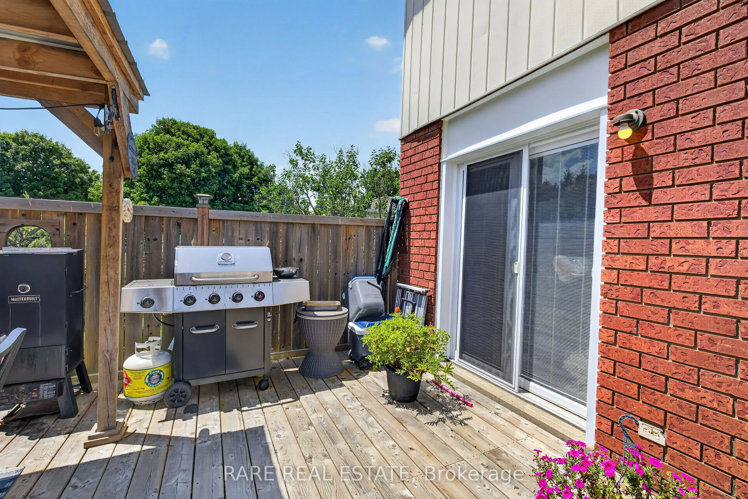 25 Edgewood Crescent