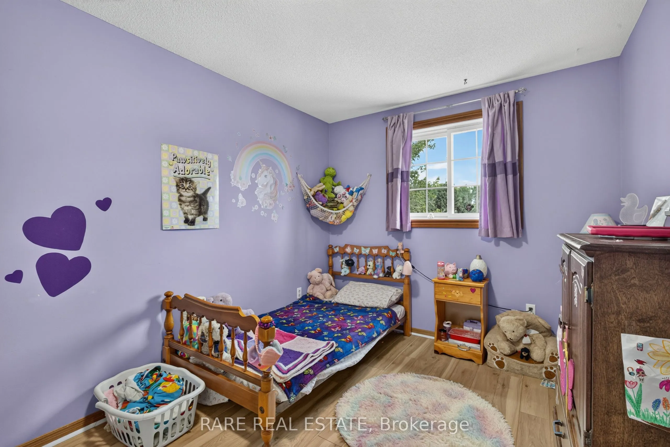25 Edgewood Crescent