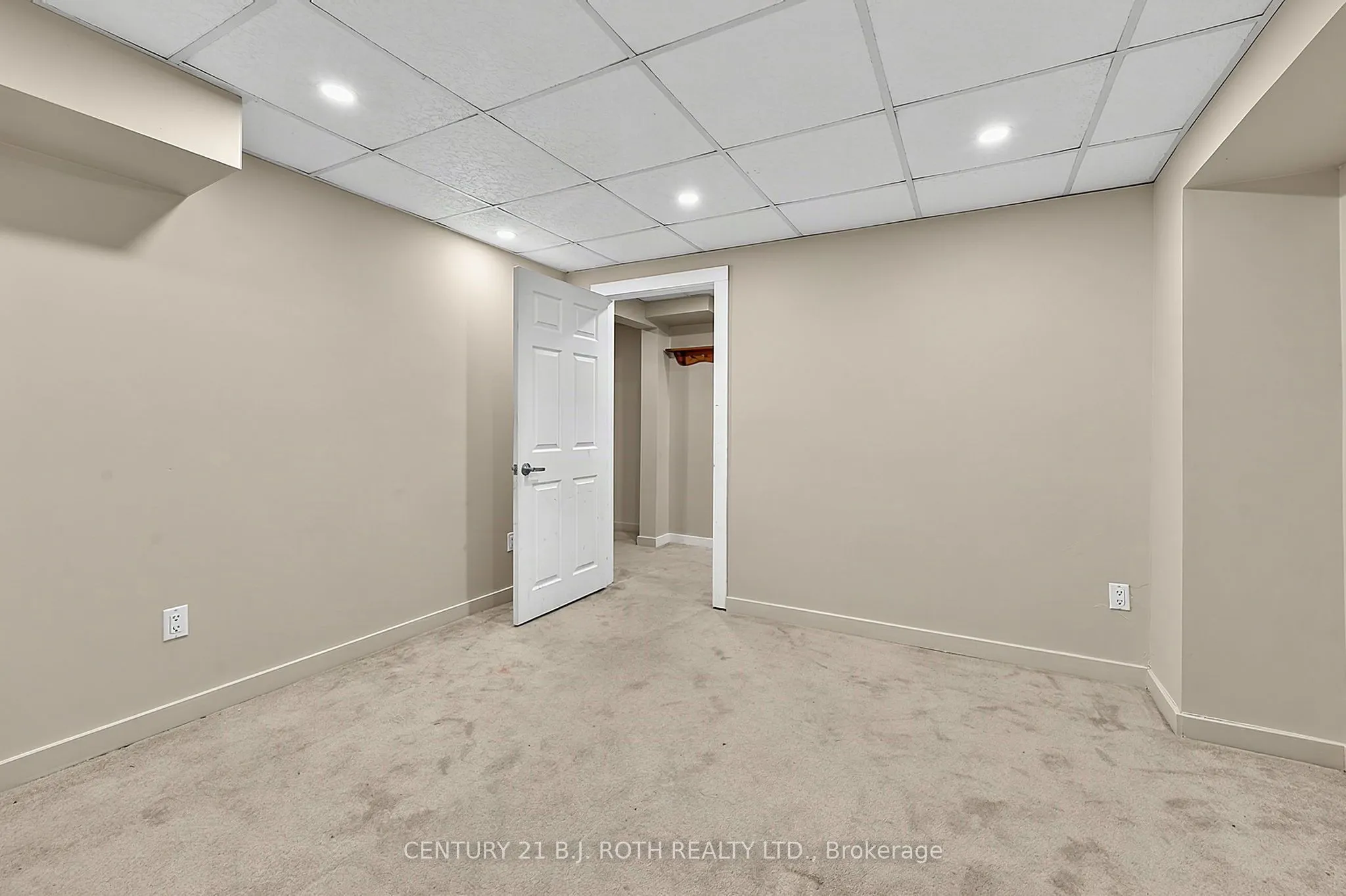 104 WOODSIDE Drive