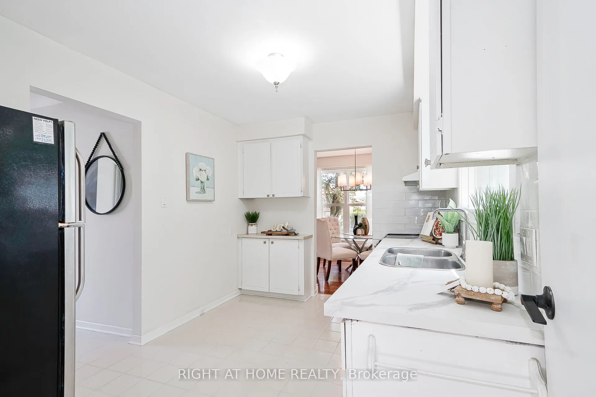 1059 Glen Mhor Crescent