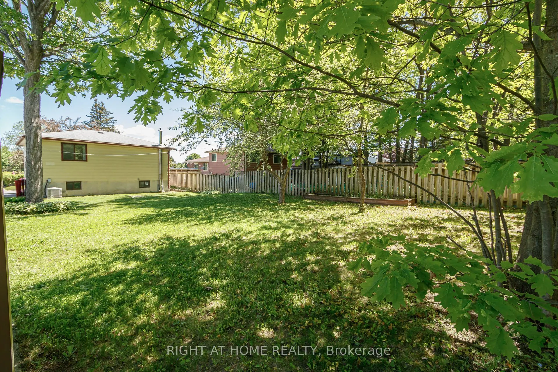 1059 Glen Mhor Crescent