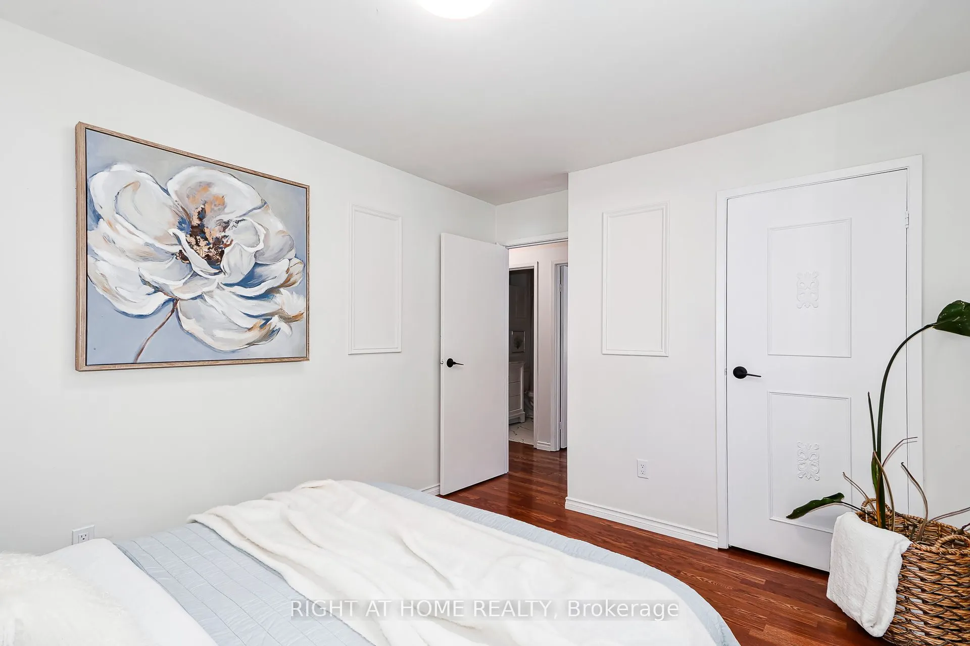 1059 Glen Mhor Crescent