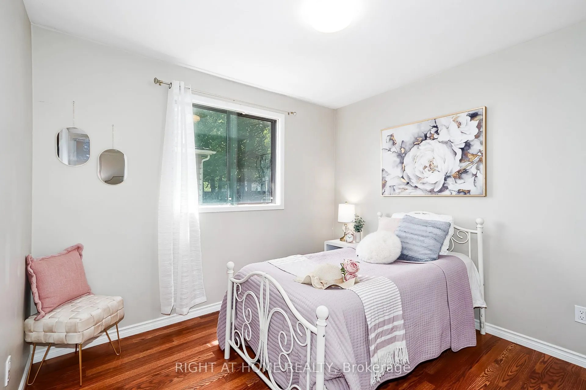 1059 Glen Mhor Crescent