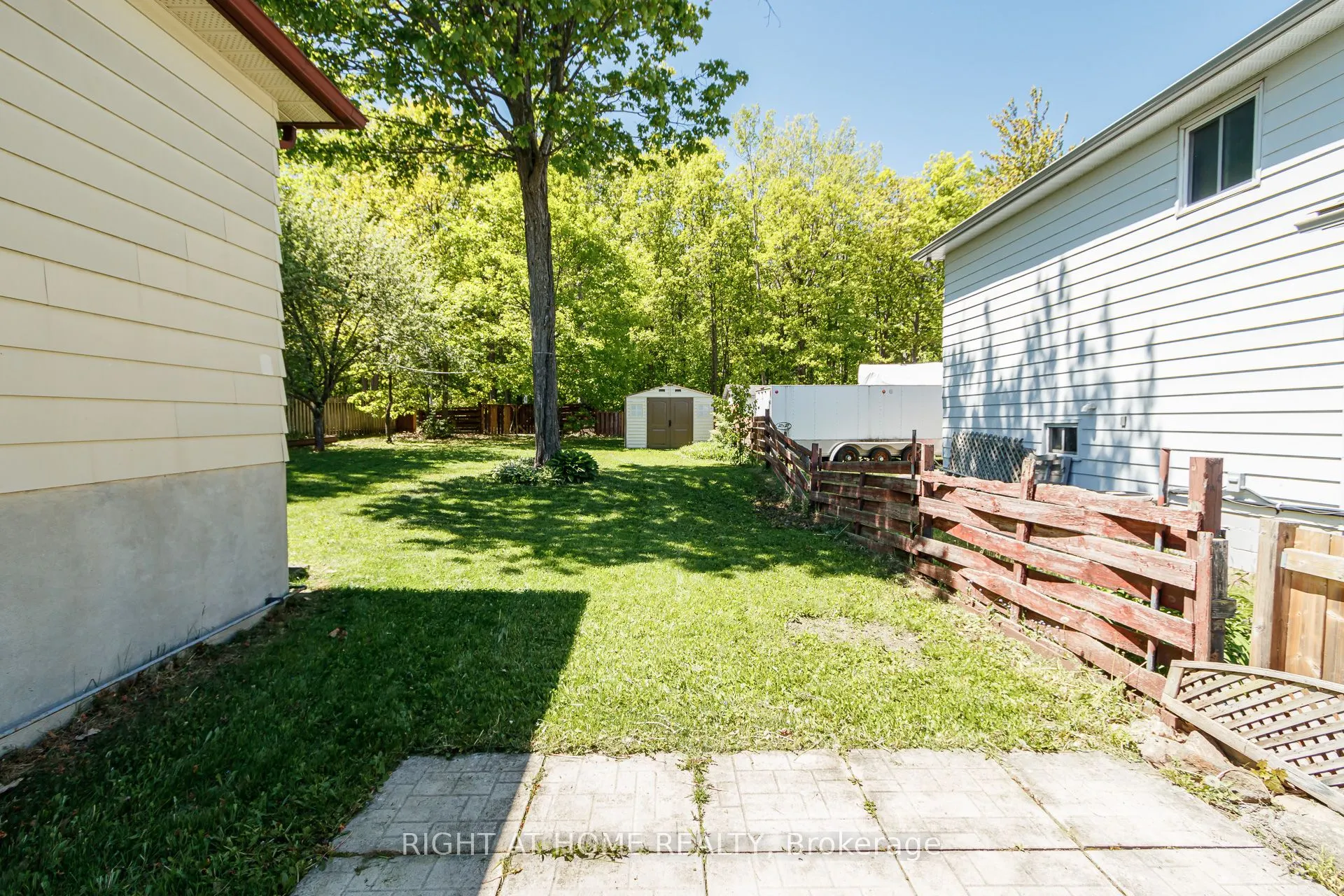1059 Glen Mhor Crescent