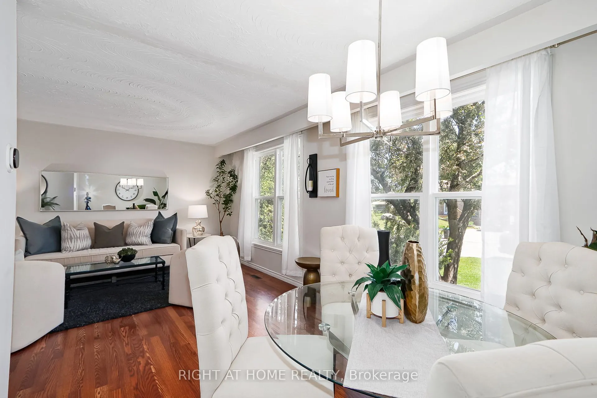 1059 Glen Mhor Crescent