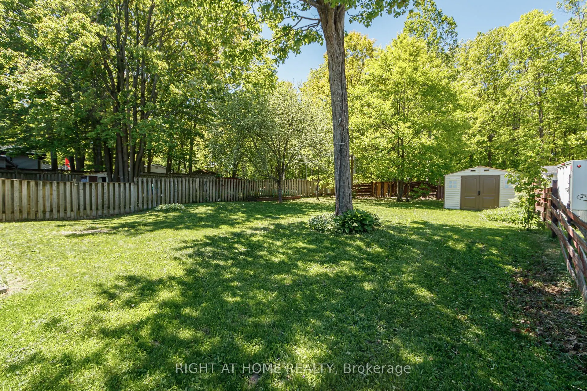 1059 Glen Mhor Crescent