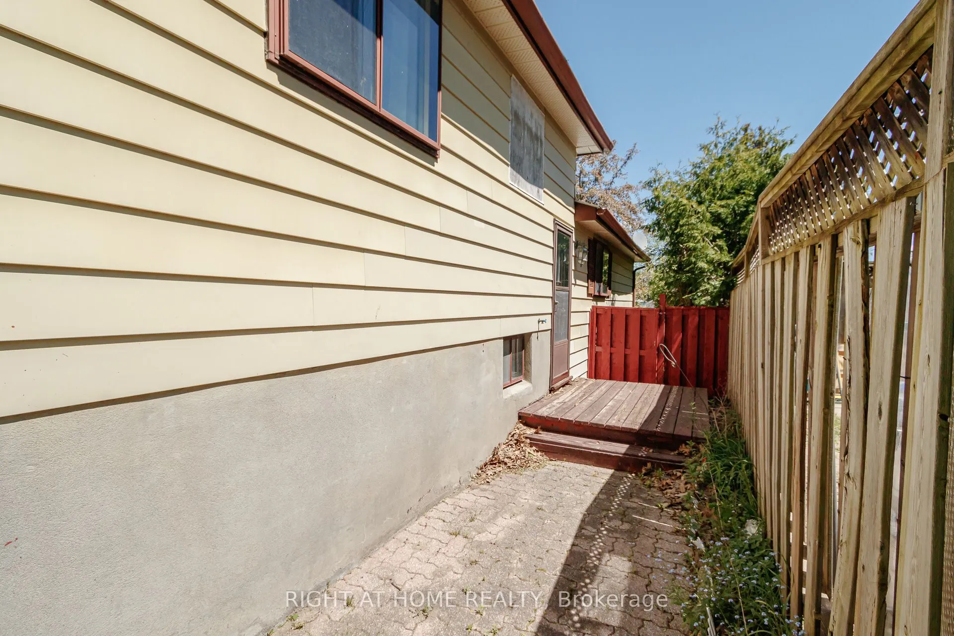 1059 Glen Mhor Crescent