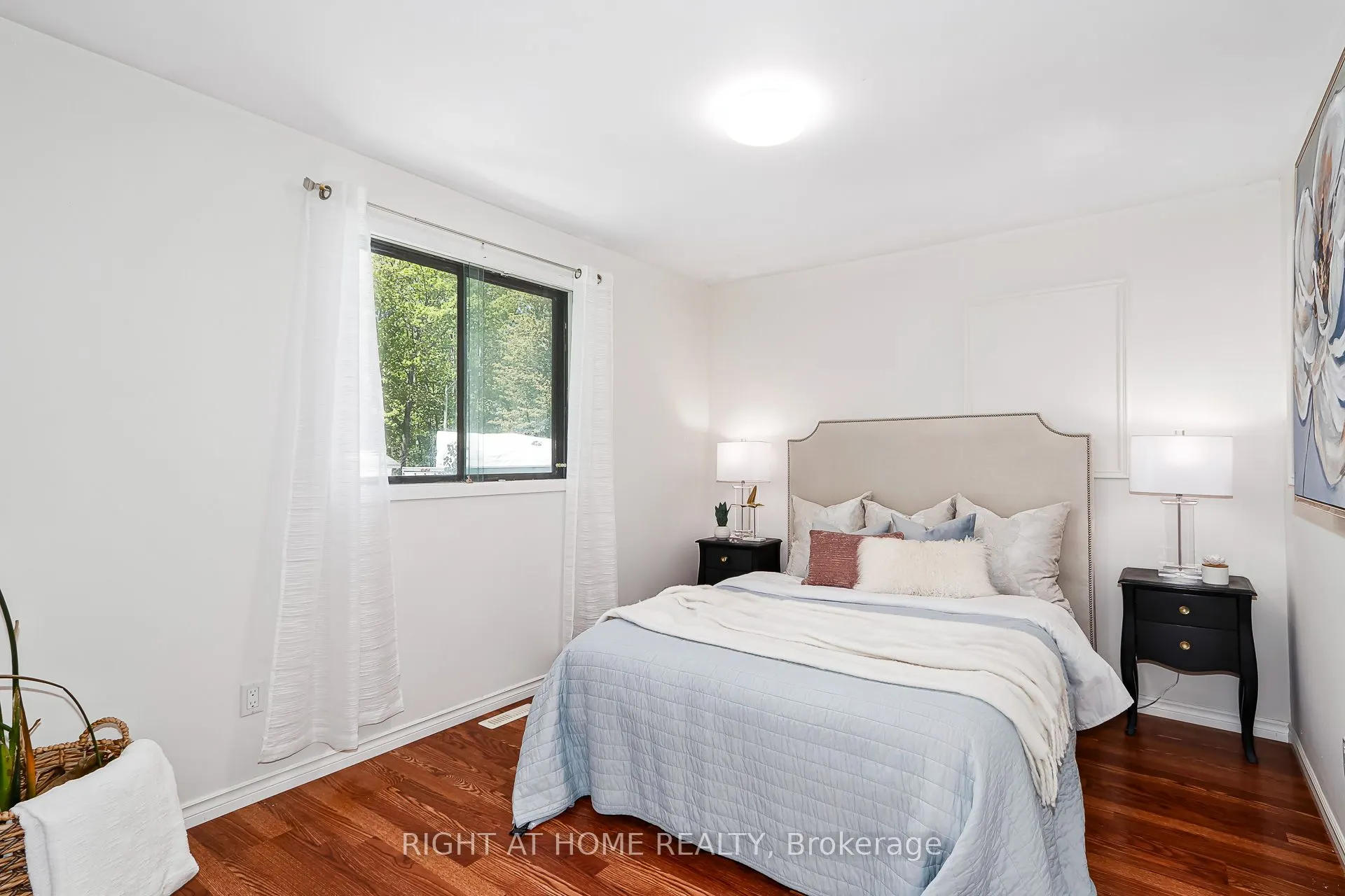 1059 Glen Mhor Crescent