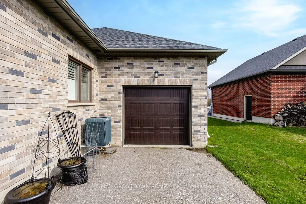 25 MENNILL Drive