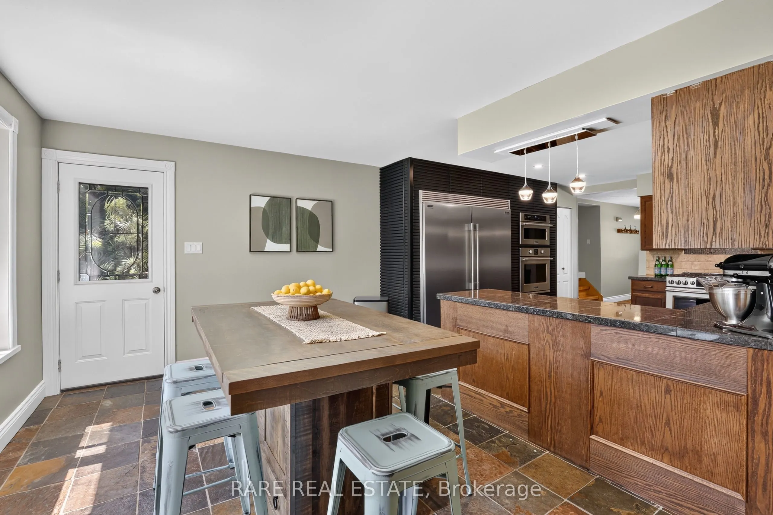 79 Caroline Street W