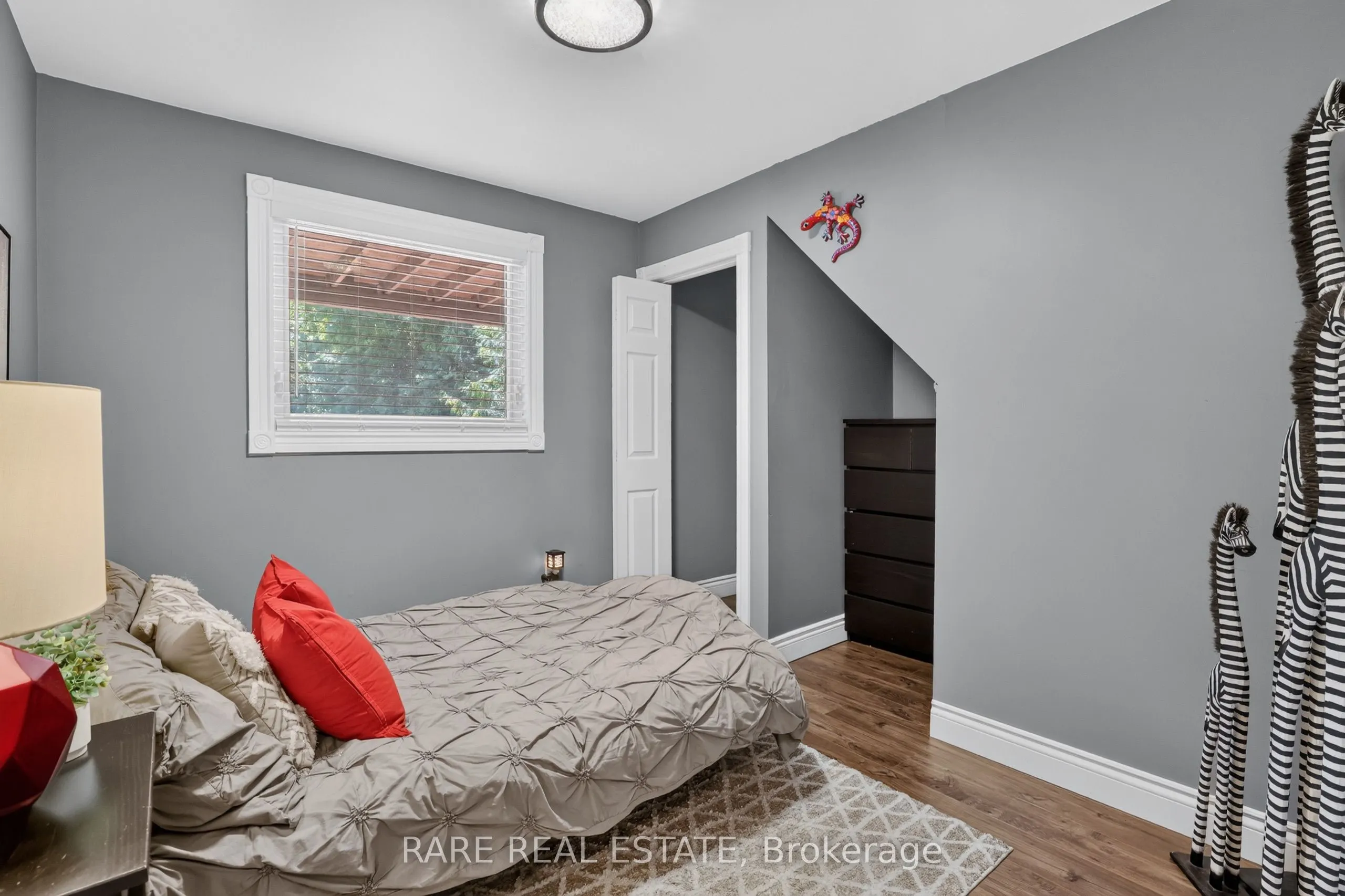 79 Caroline Street W