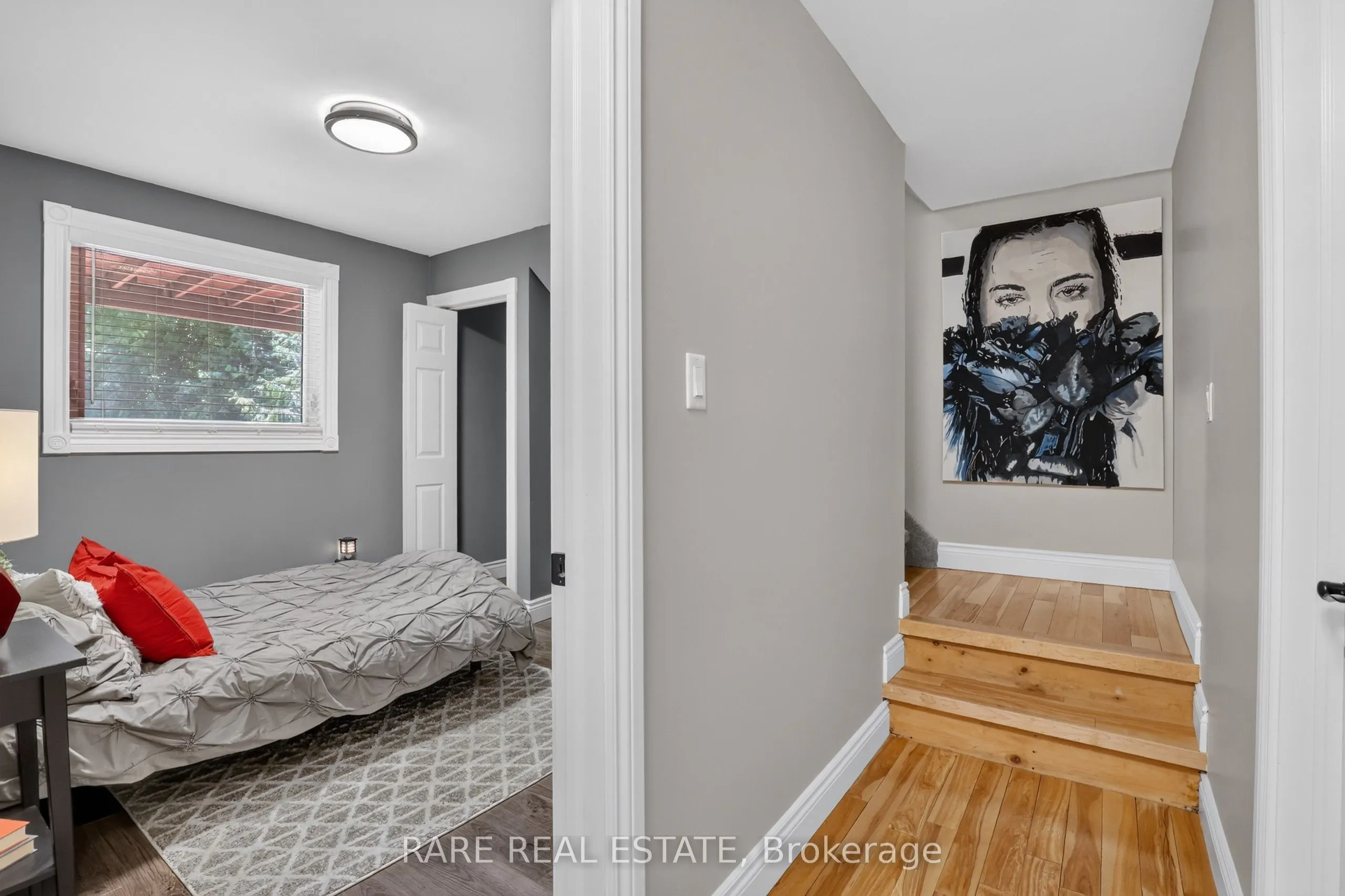 79 Caroline Street W