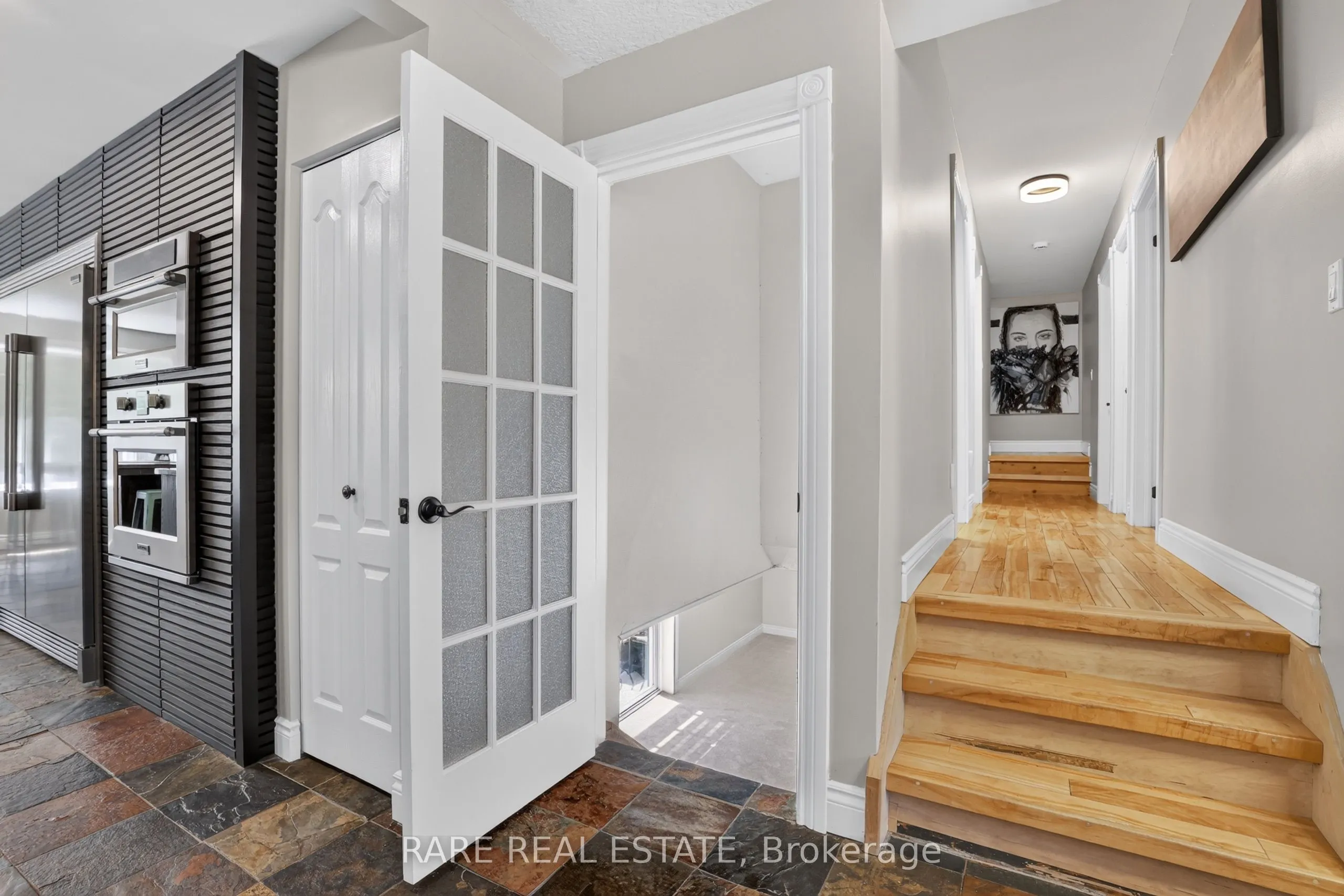 79 Caroline Street W