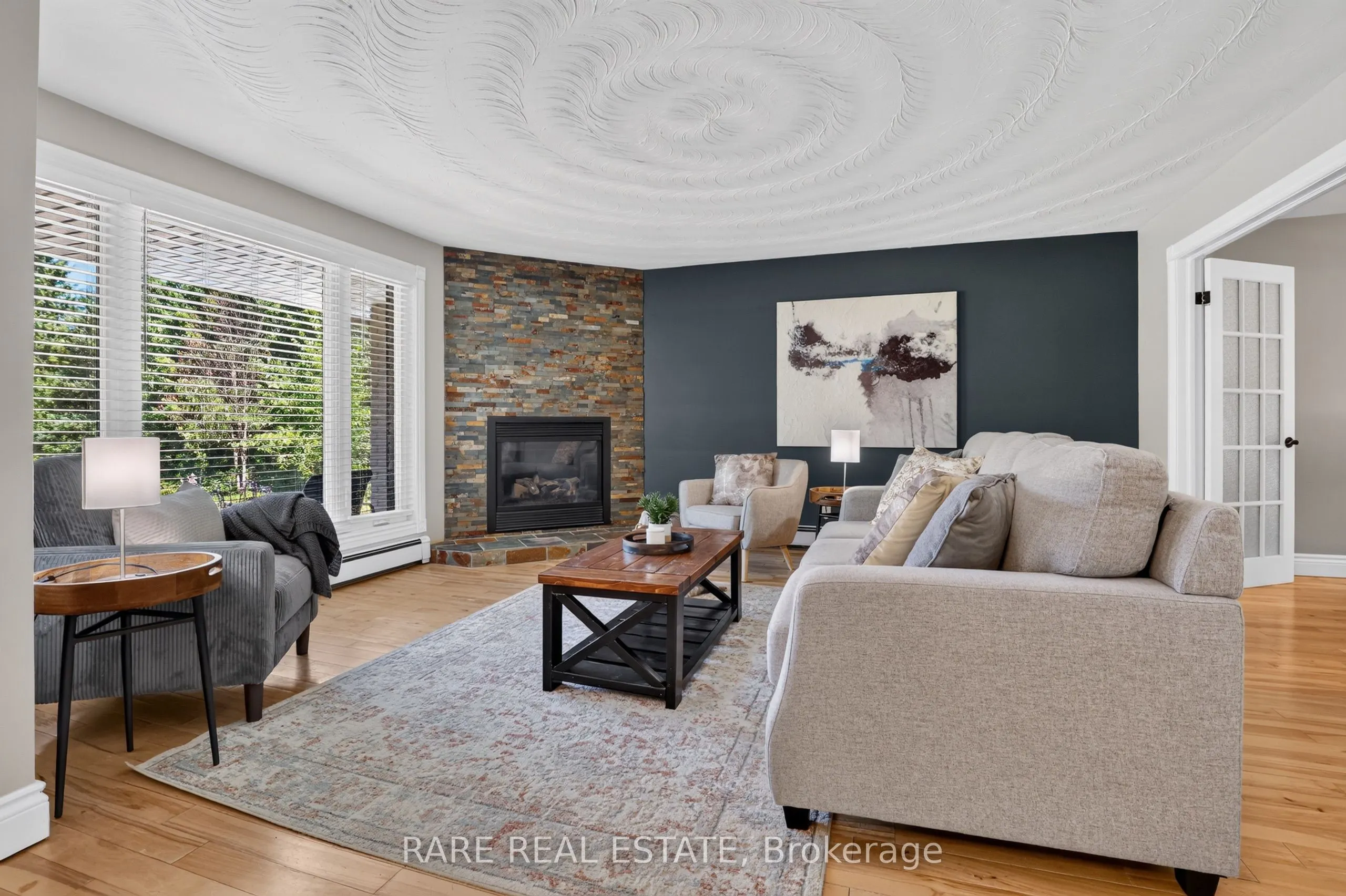 79 Caroline Street W