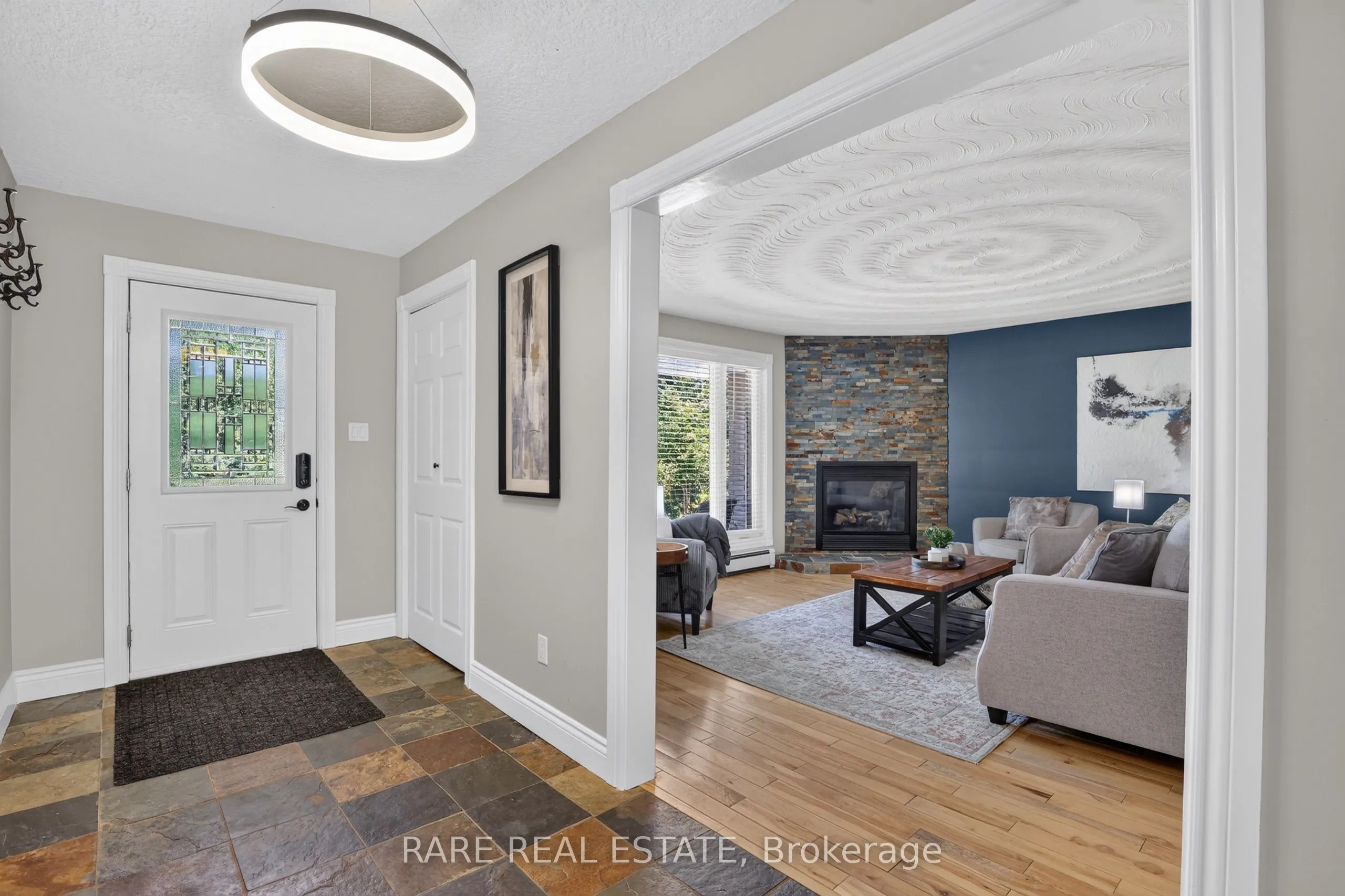 79 Caroline Street W
