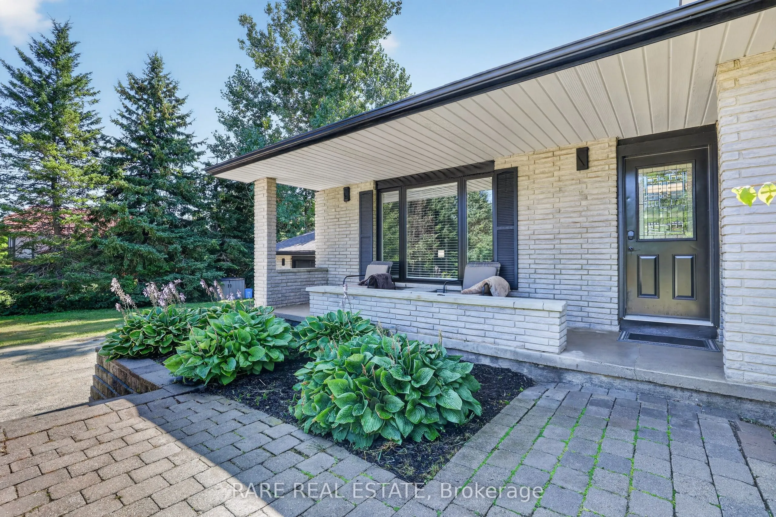 79 Caroline Street W