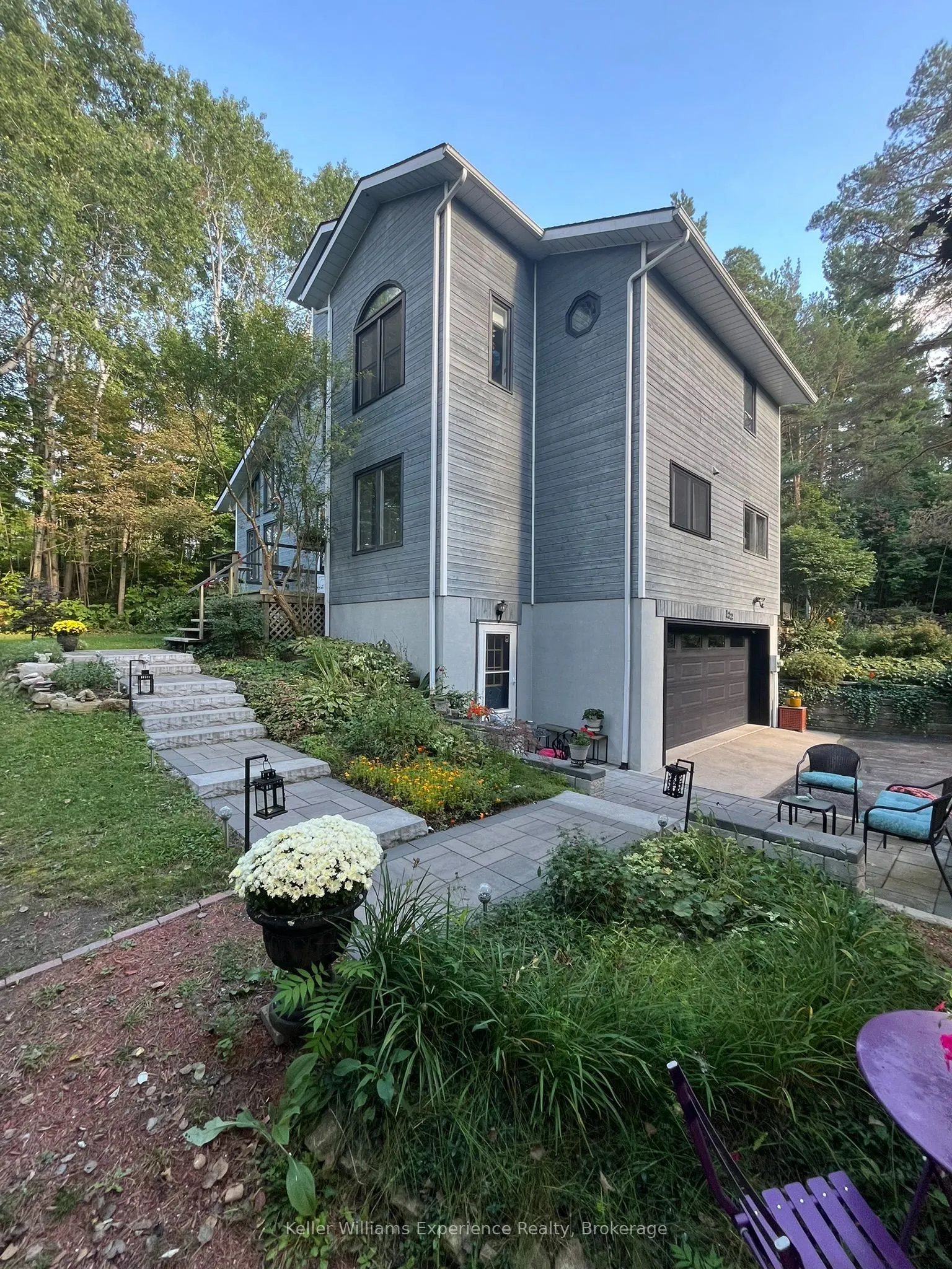 122 Poyntz Street