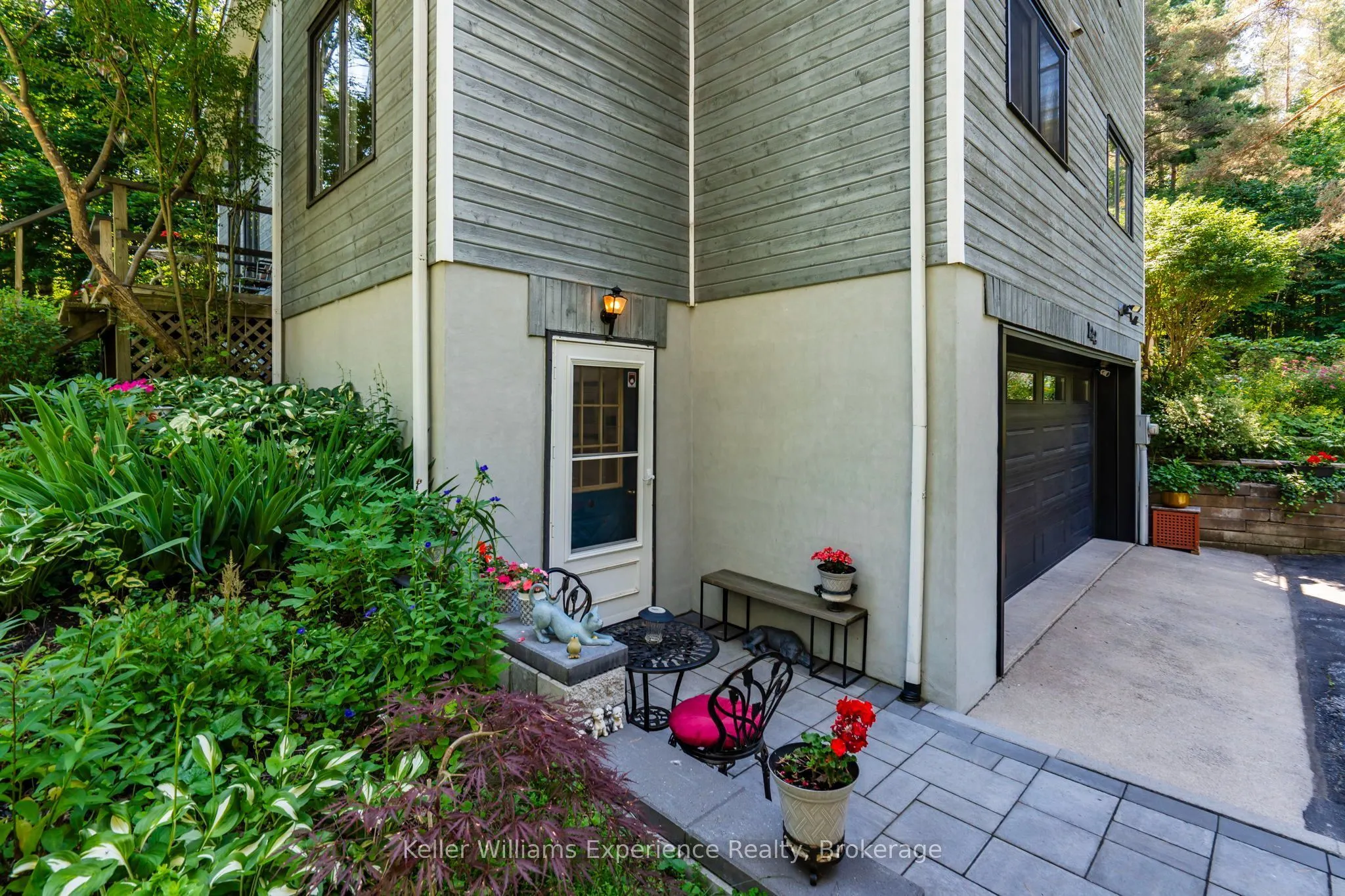 122 Poyntz Street