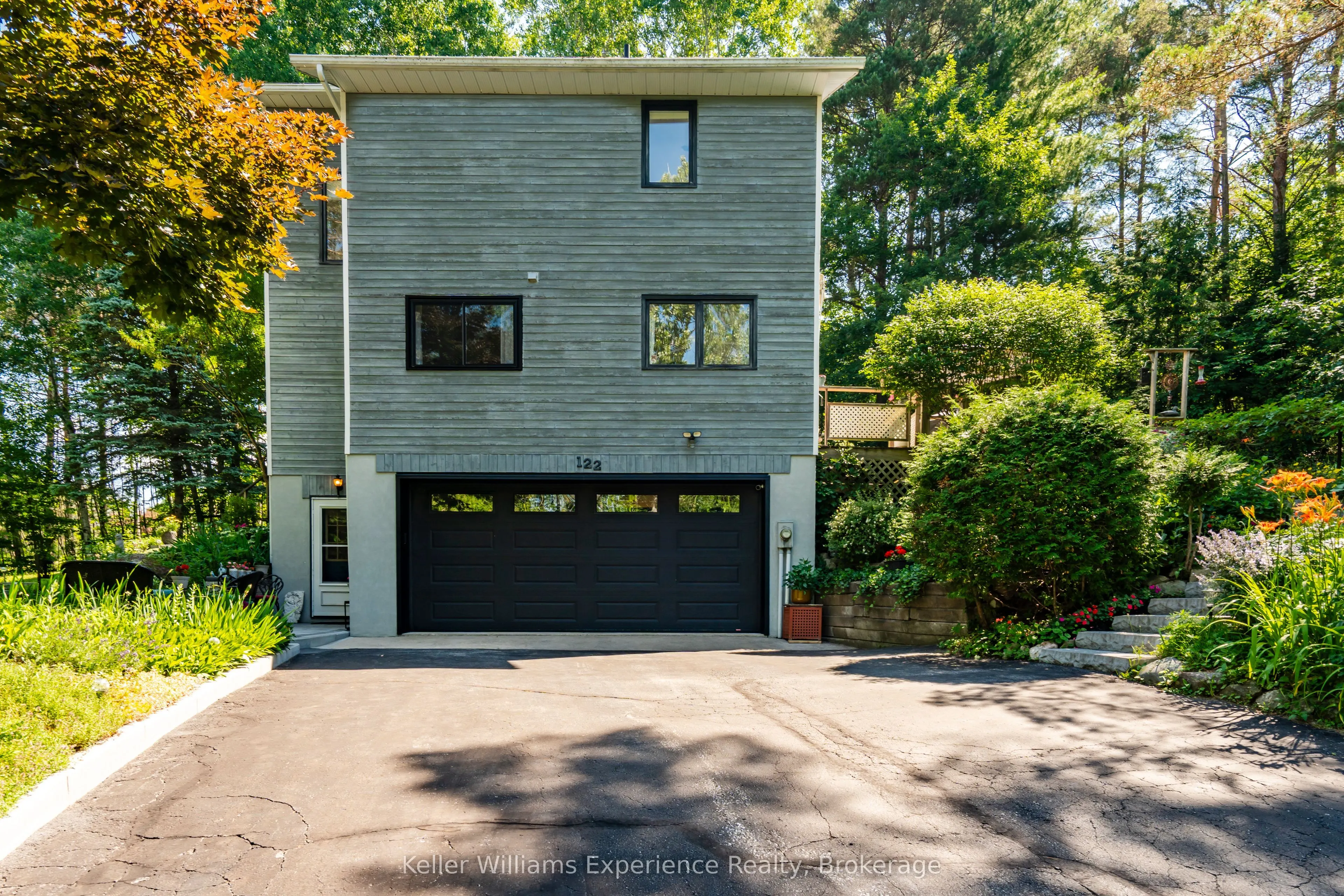 122 Poyntz Street