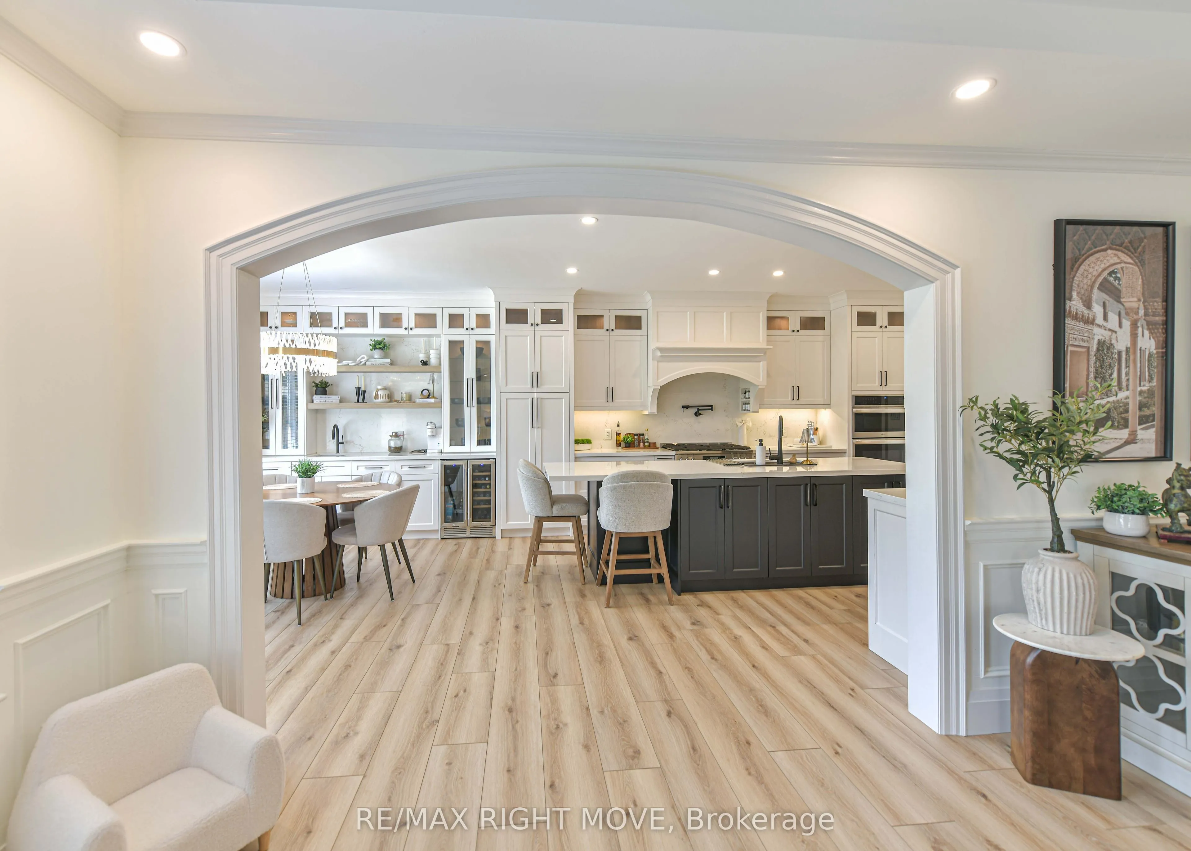 1043 Hurlwood Lane