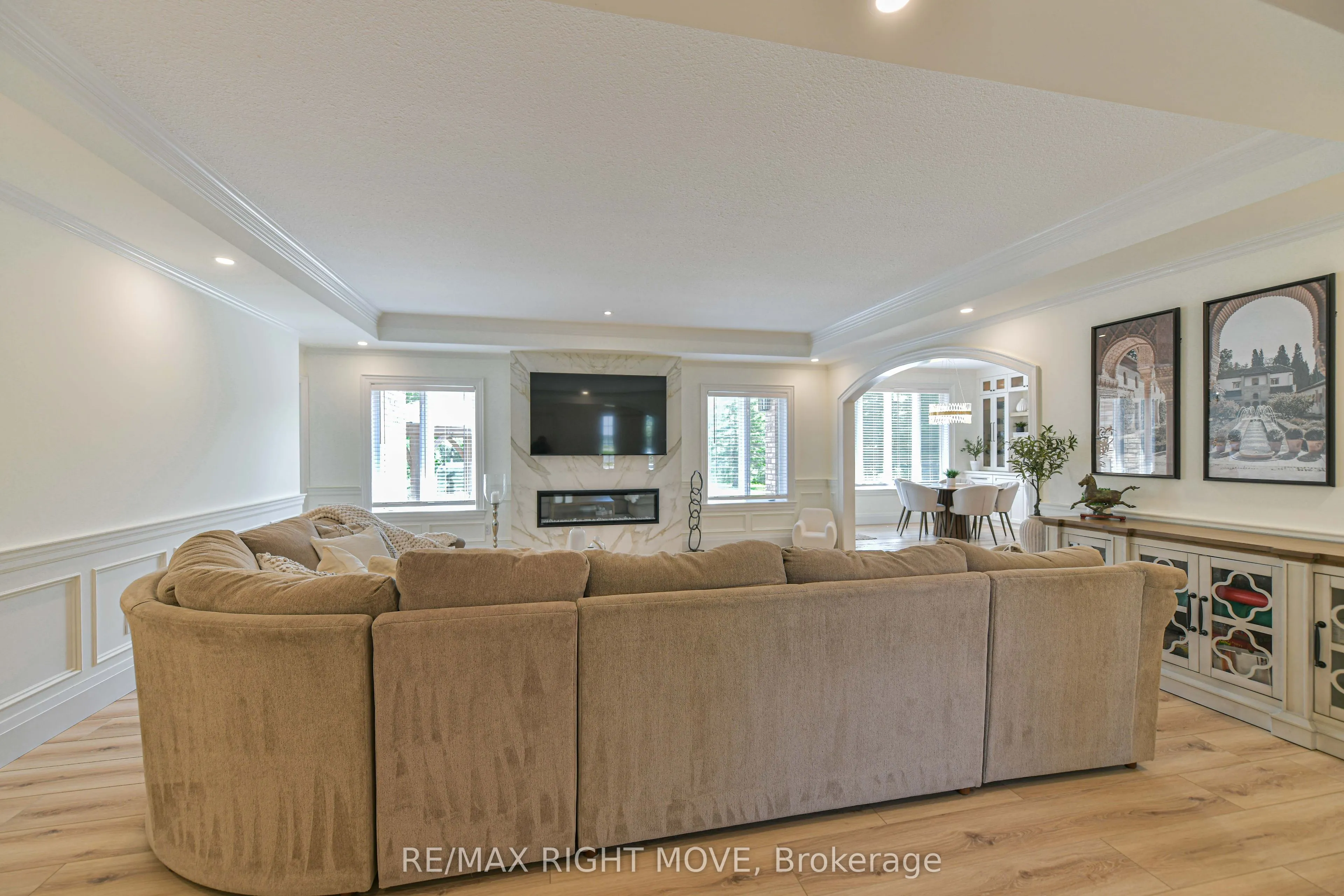 1043 Hurlwood Lane
