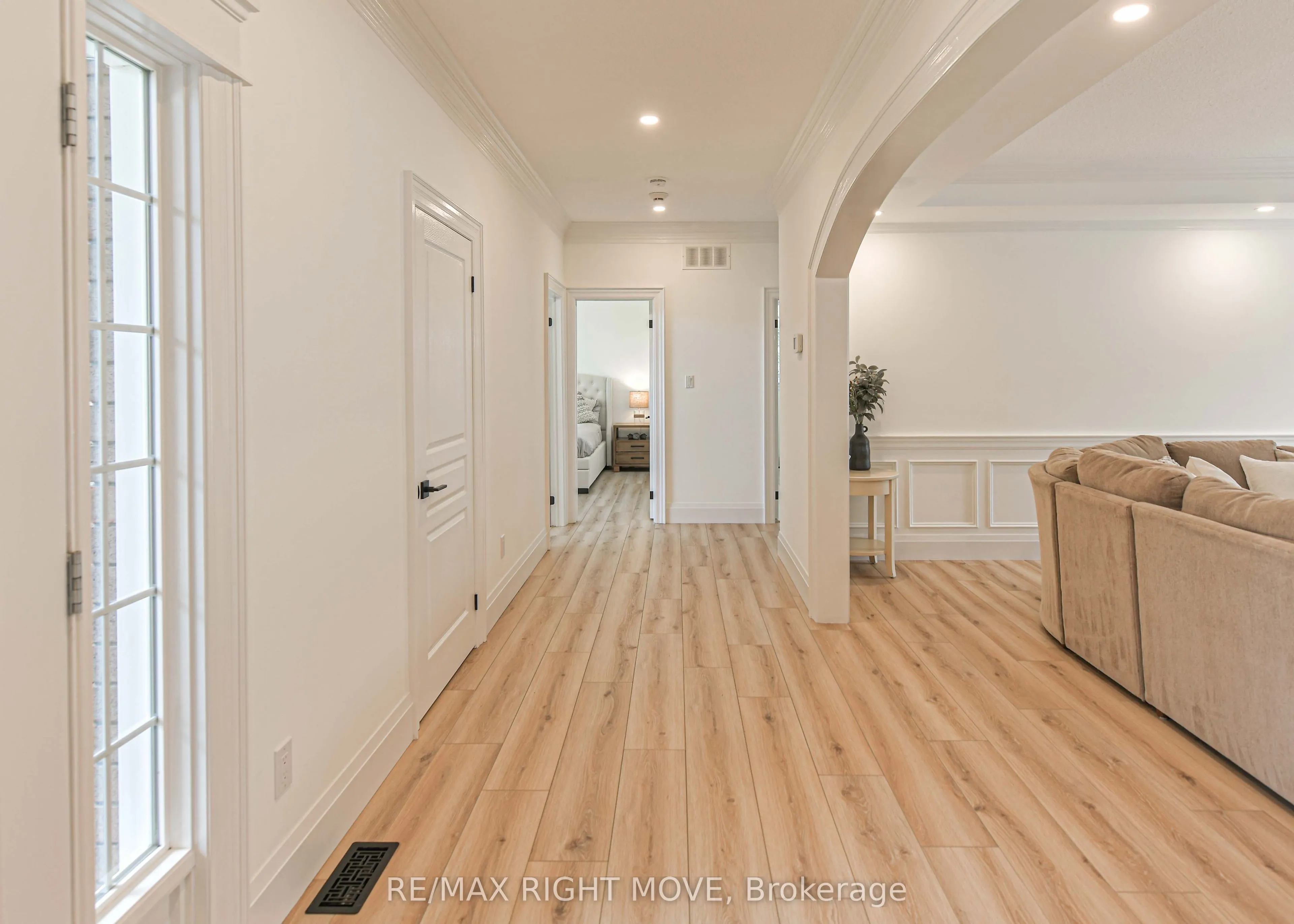 1043 Hurlwood Lane