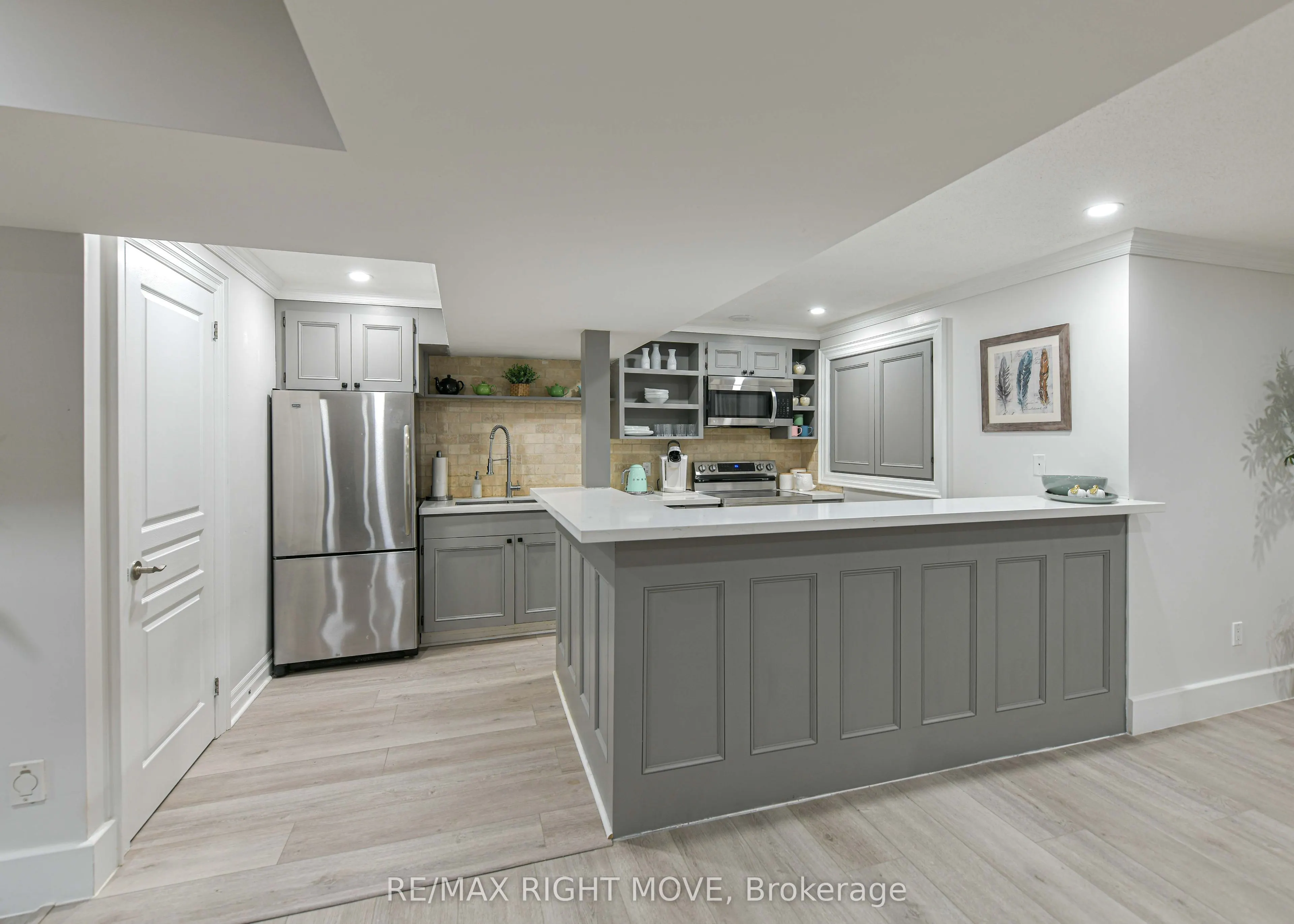 1043 Hurlwood Lane