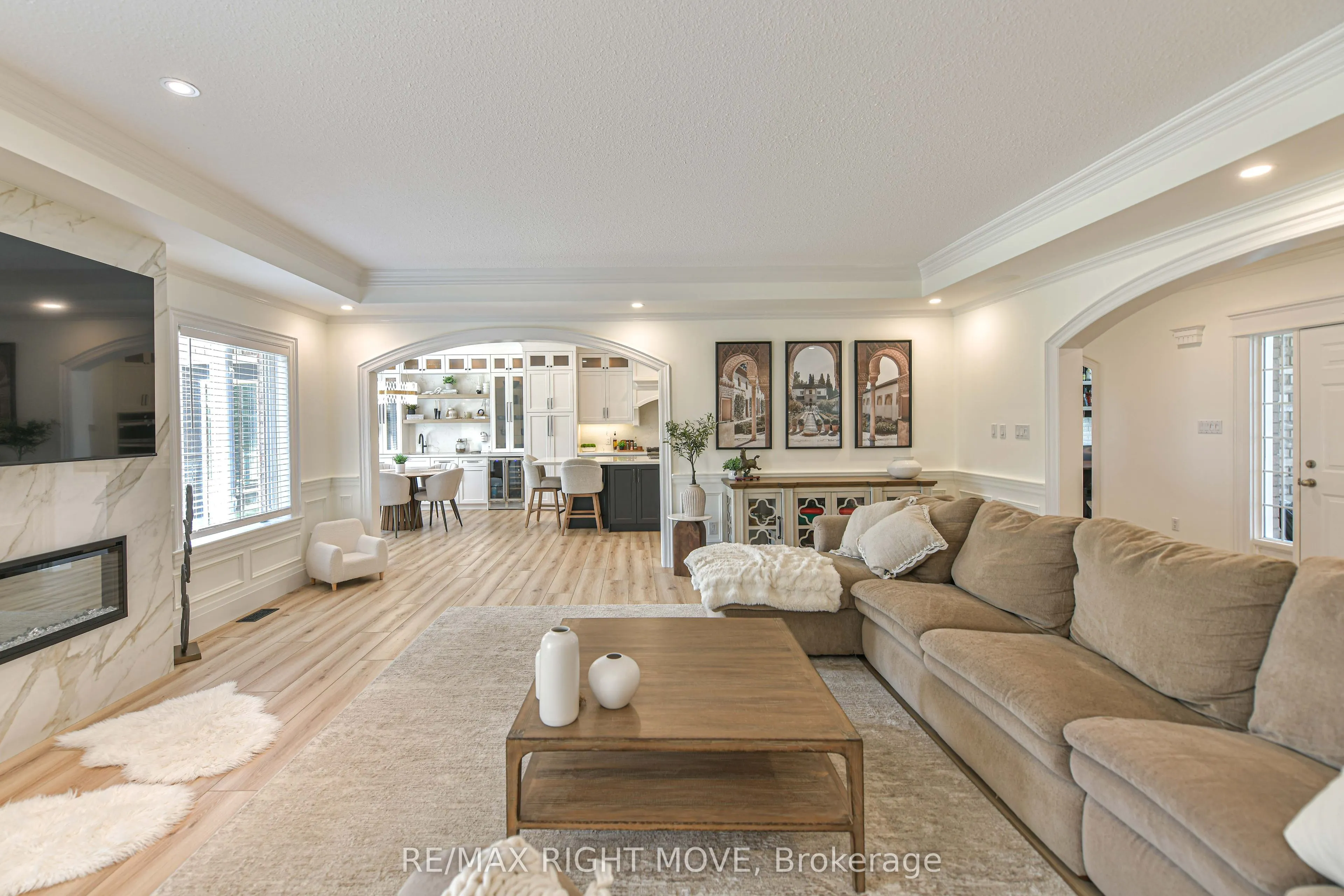 1043 Hurlwood Lane