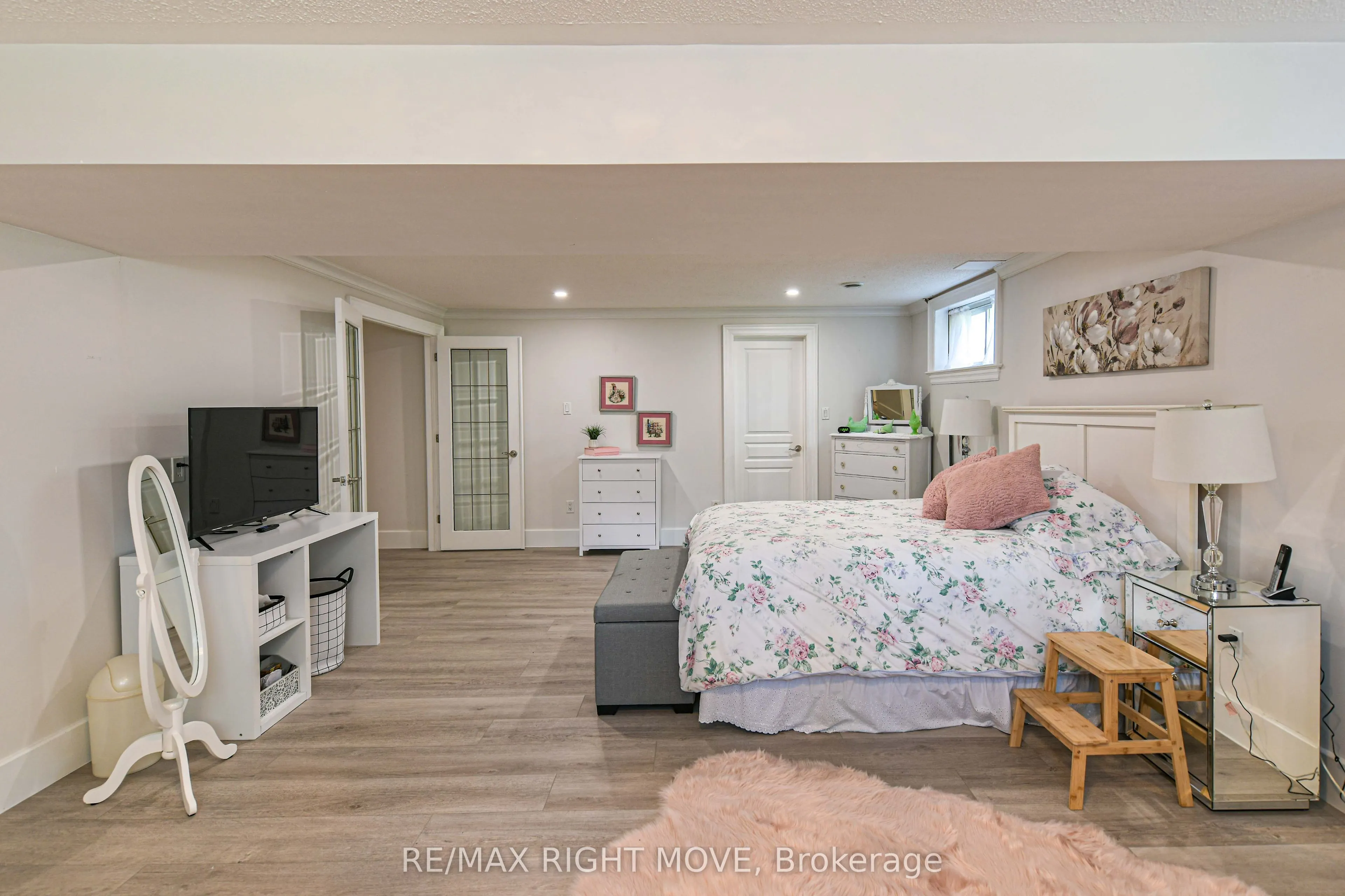 1043 Hurlwood Lane