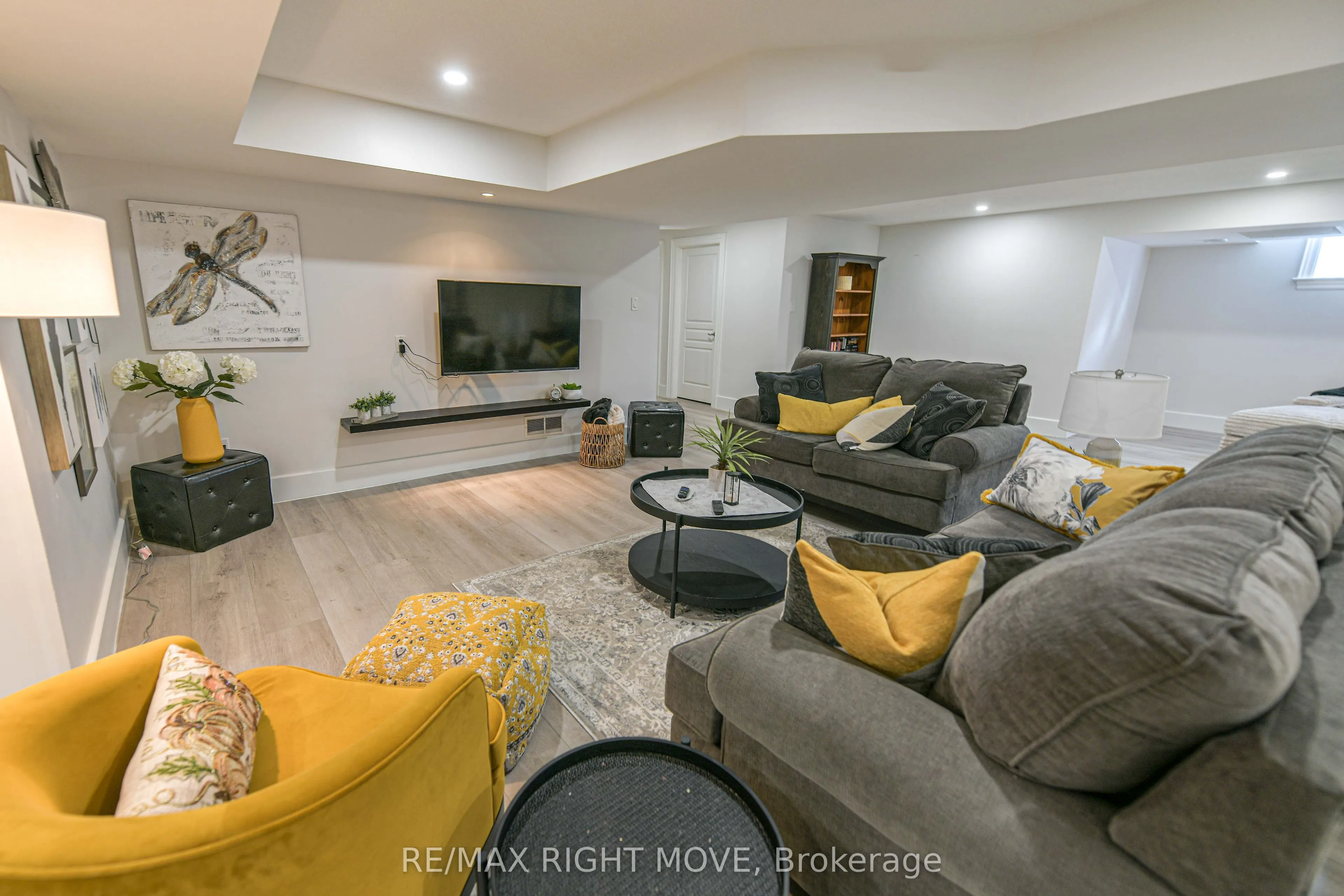 1043 Hurlwood Lane