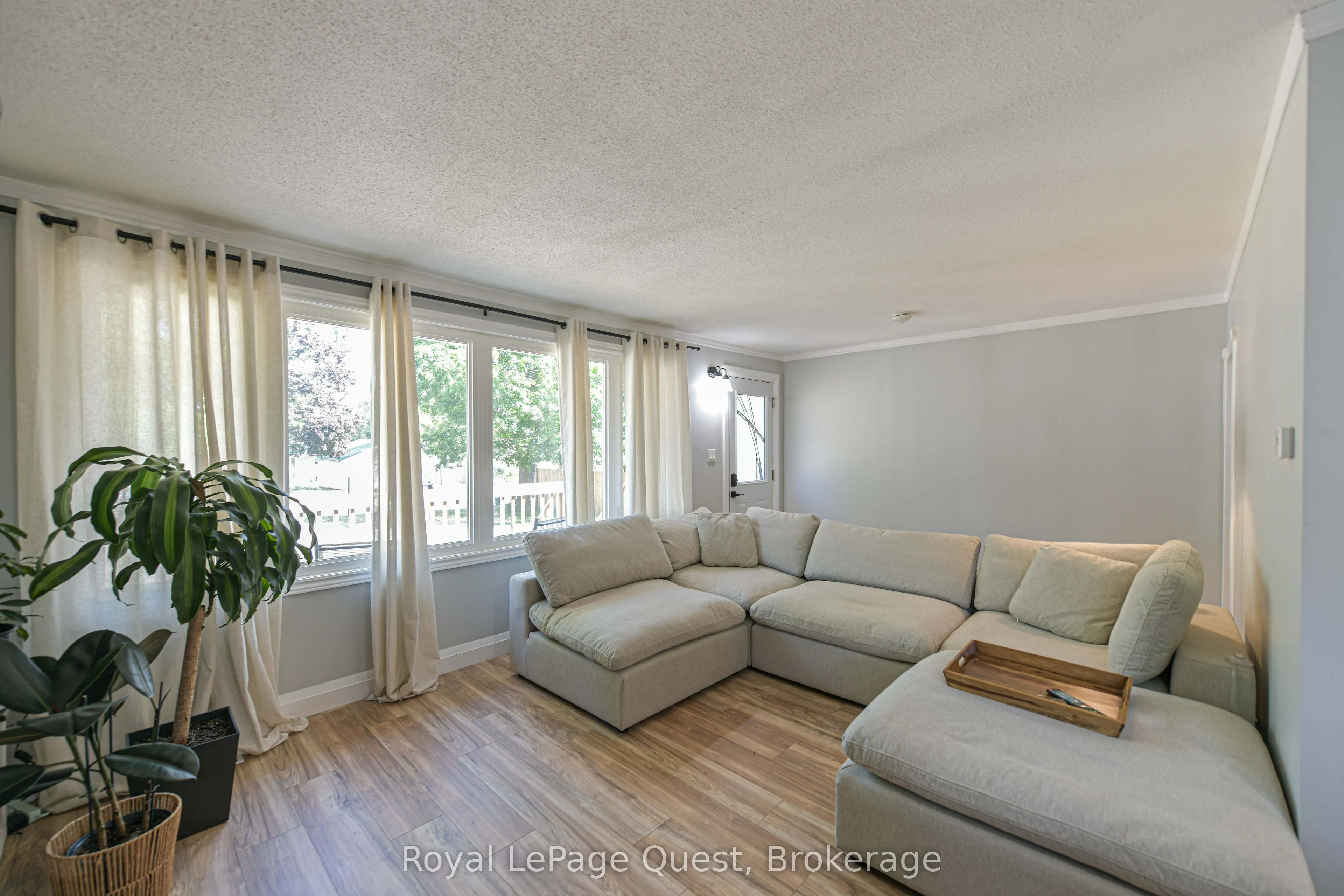 401 Mississaga Street W