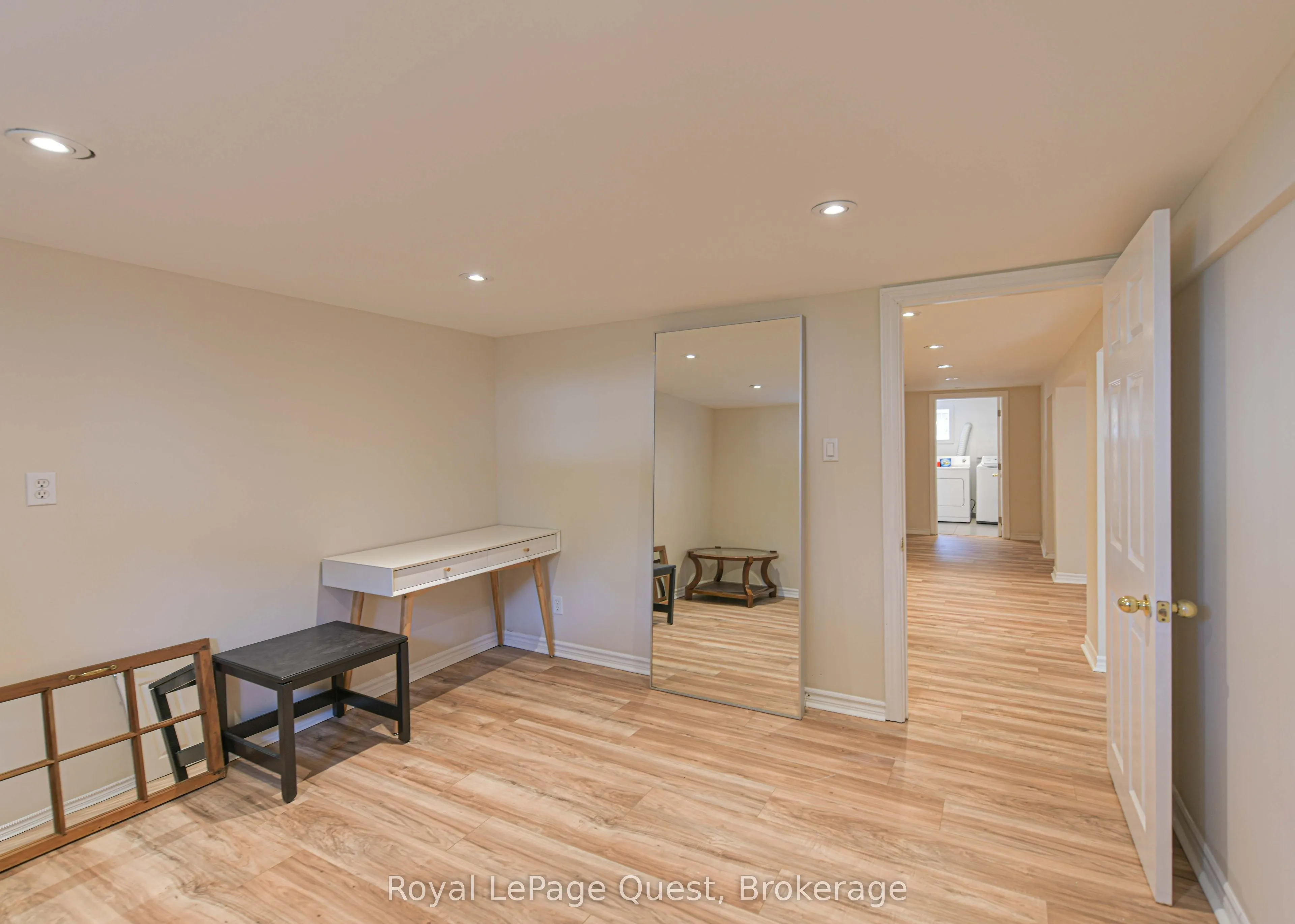 401 Mississaga Street W
