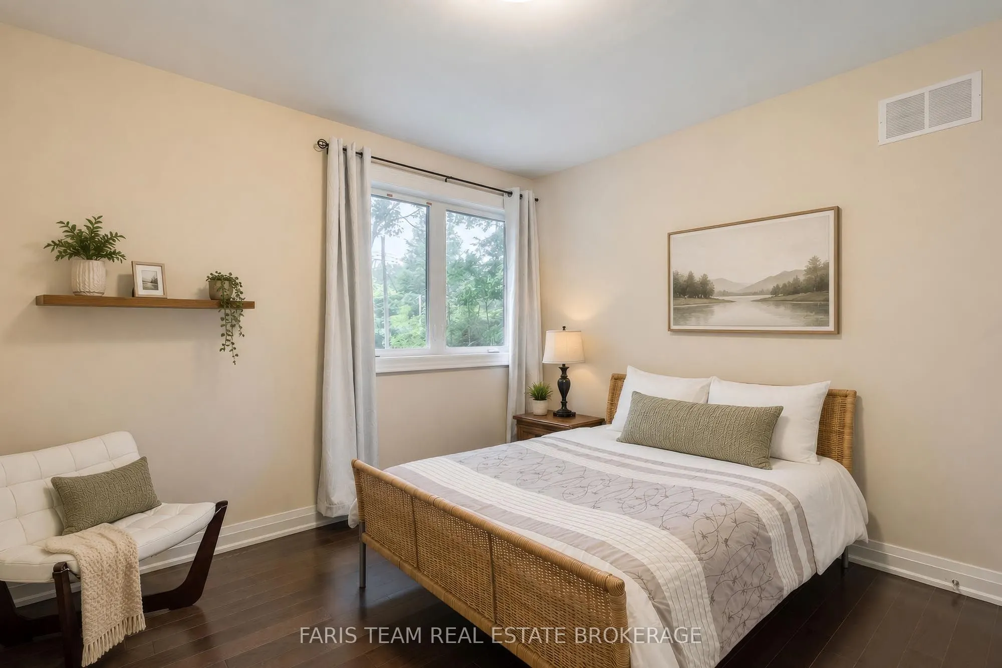 34 Oakwood Avenue