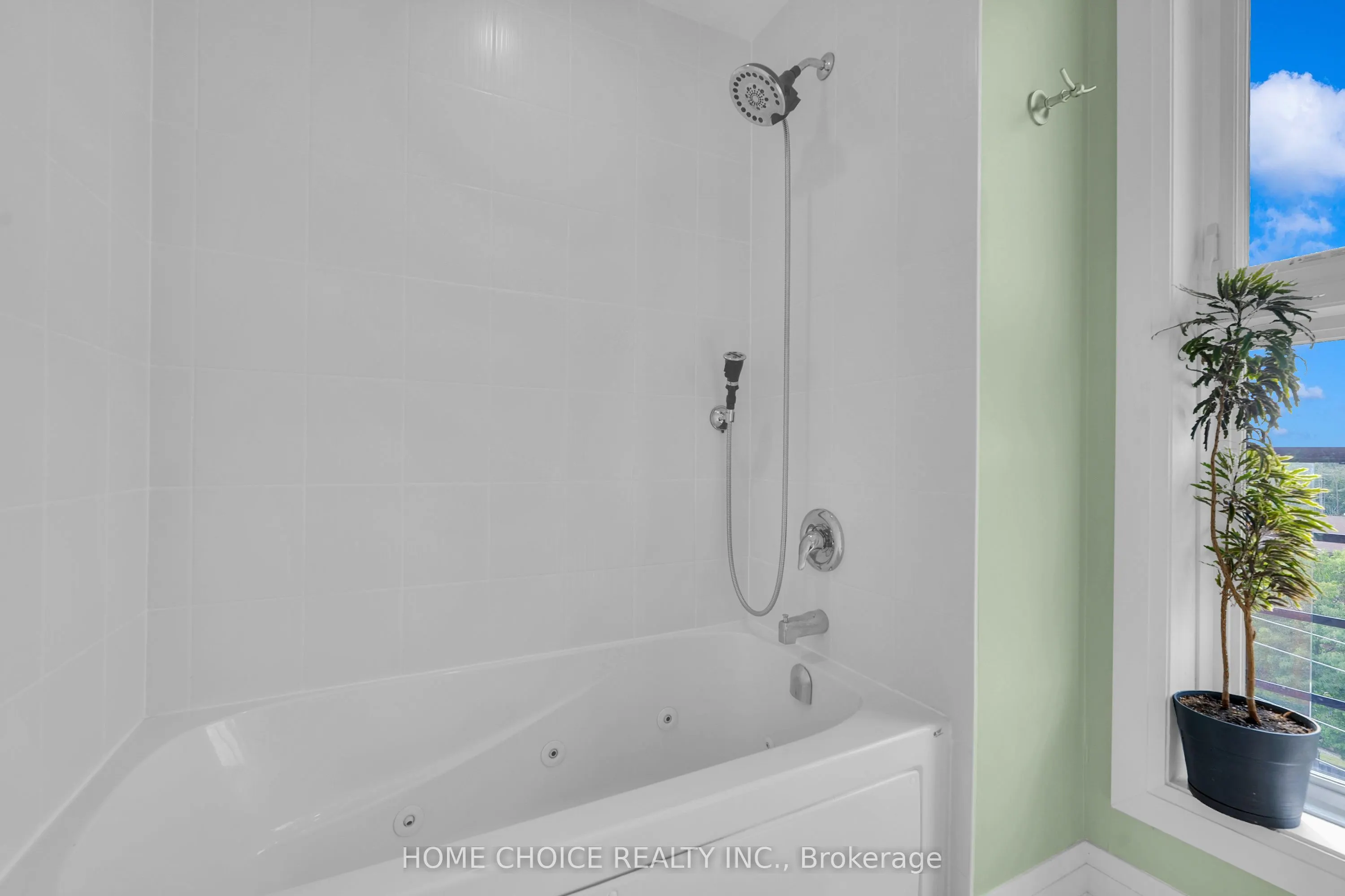 300 Essa Road #602