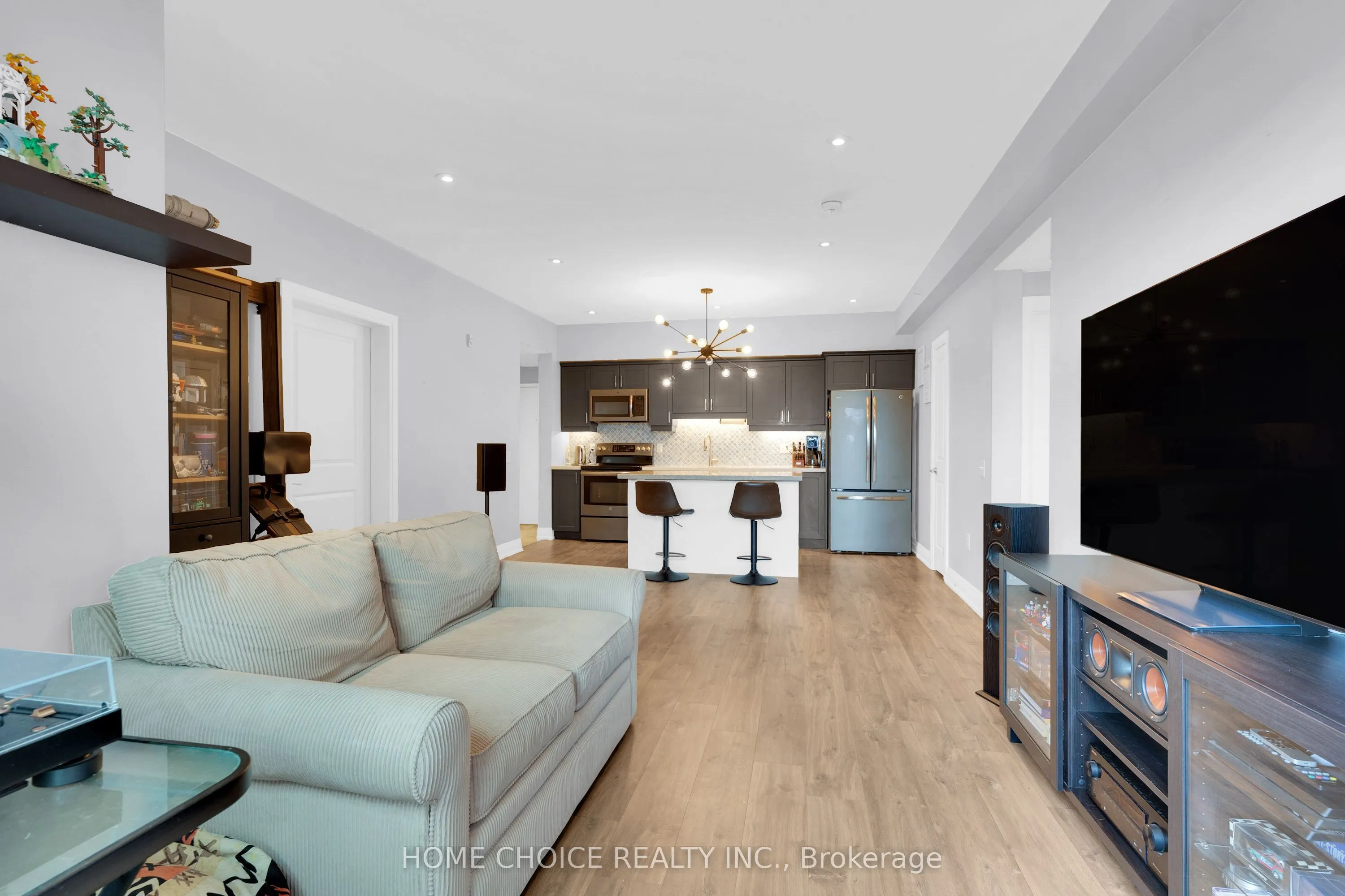 300 Essa Road #602
