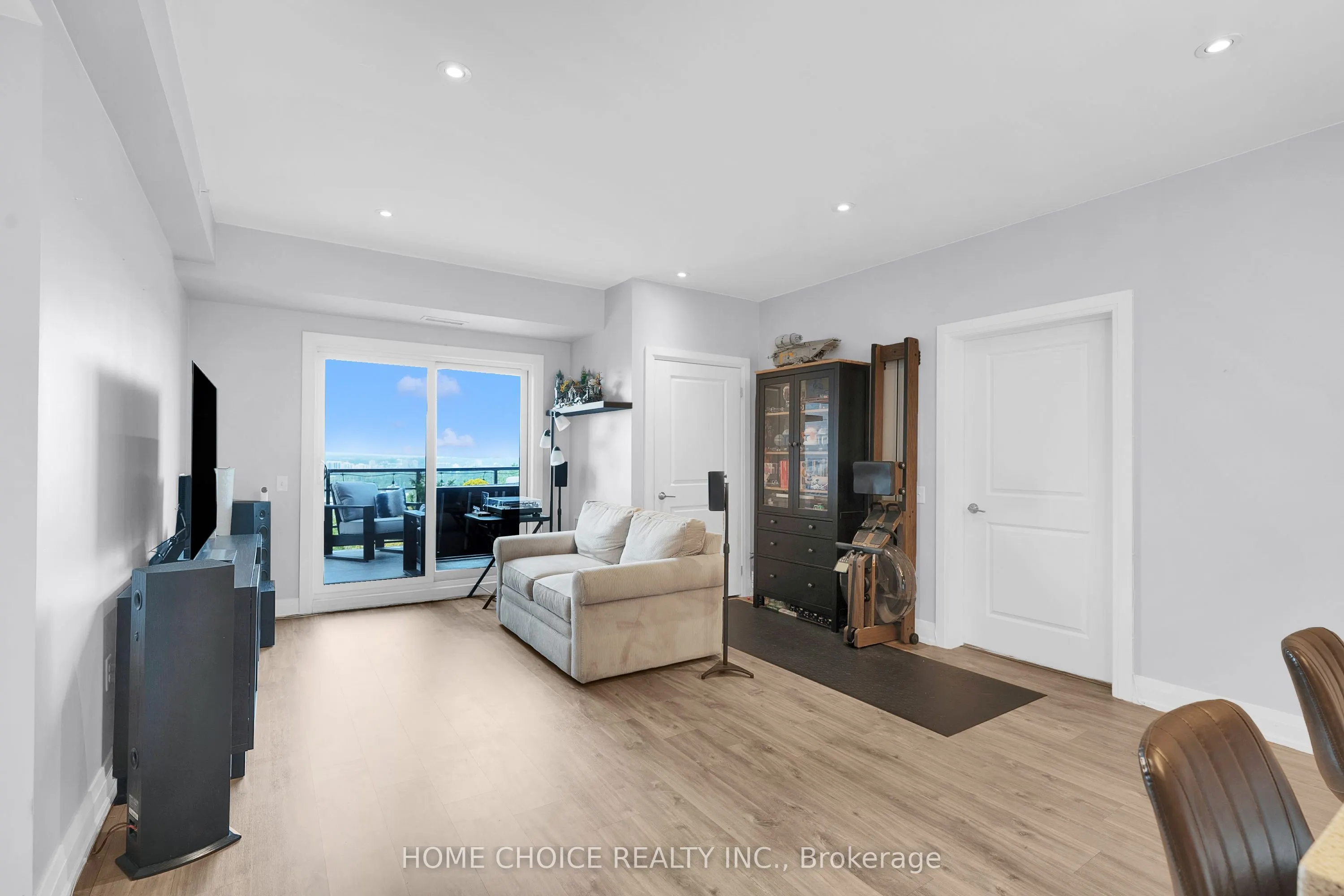 300 Essa Road #602