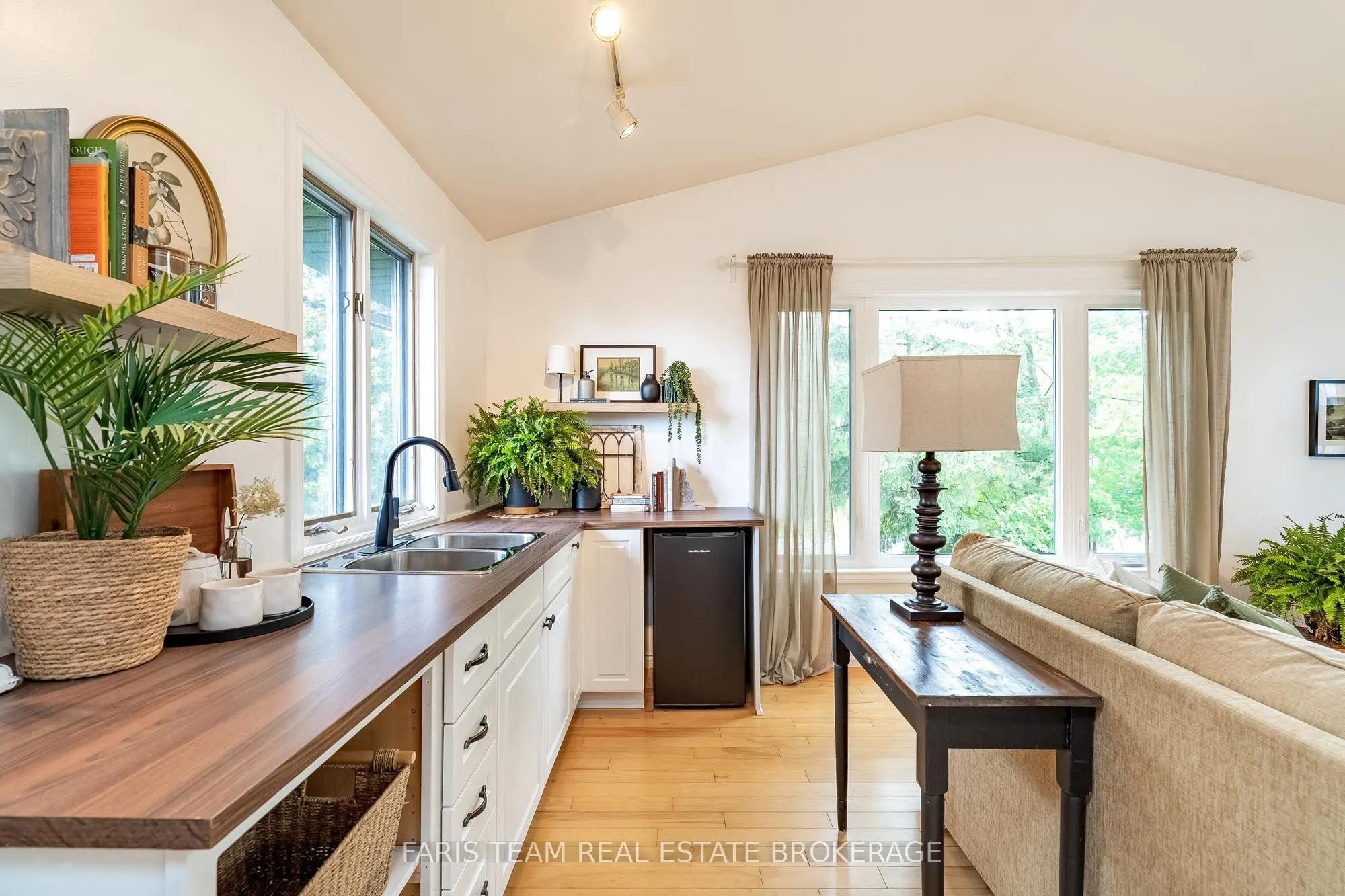 238 Robins Point Road