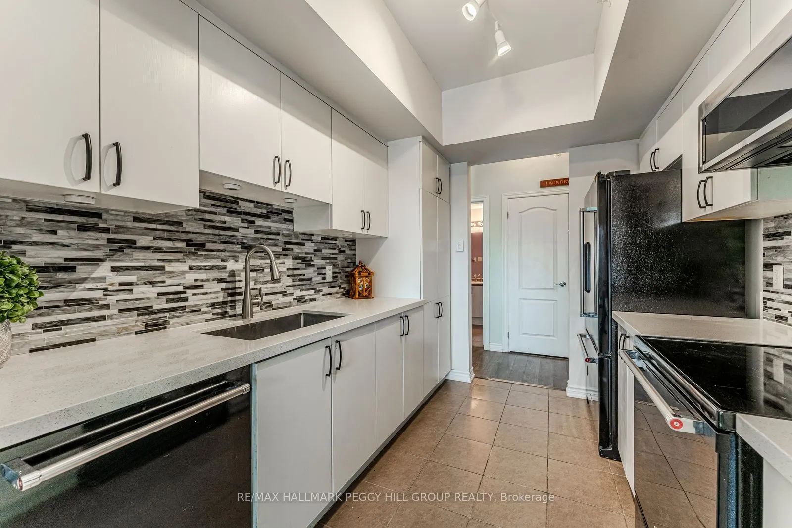 40 Ferndale Drive S #402