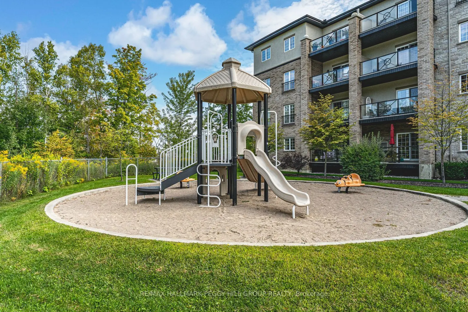 40 Ferndale Drive S #402