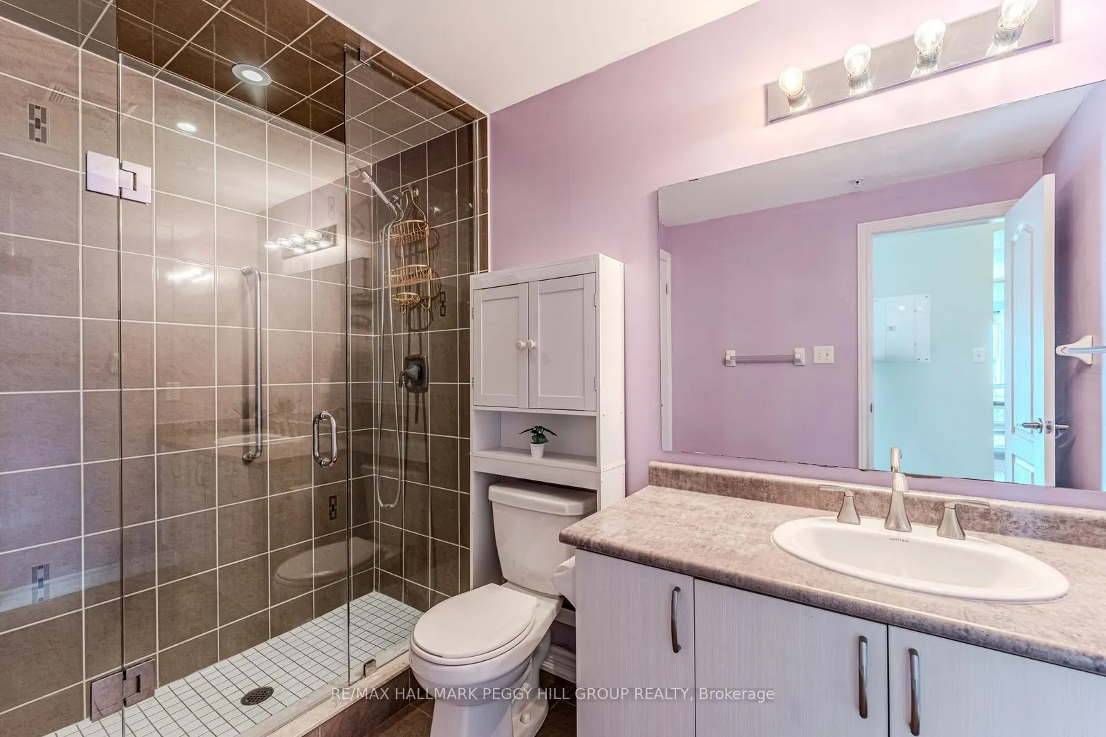 40 Ferndale Drive S #402