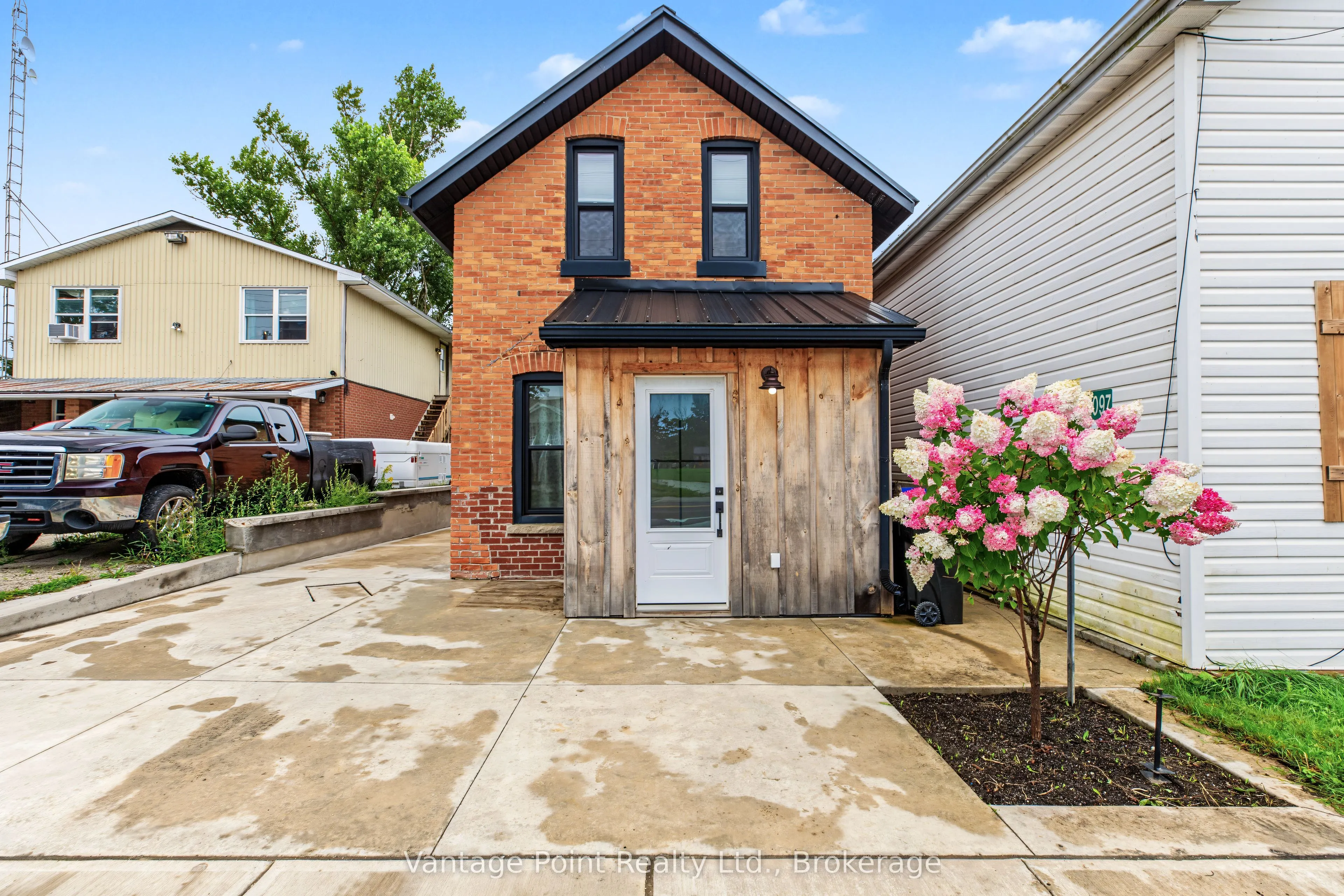 794097 124 Grey Road