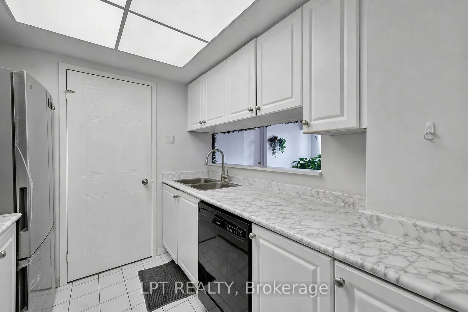 75 Ellen Street #1111
