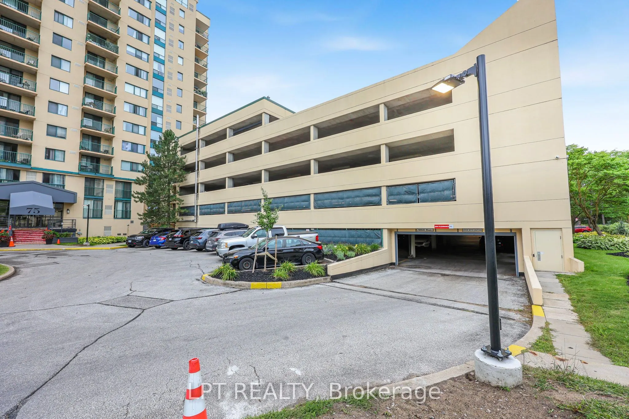 75 Ellen Street #1111