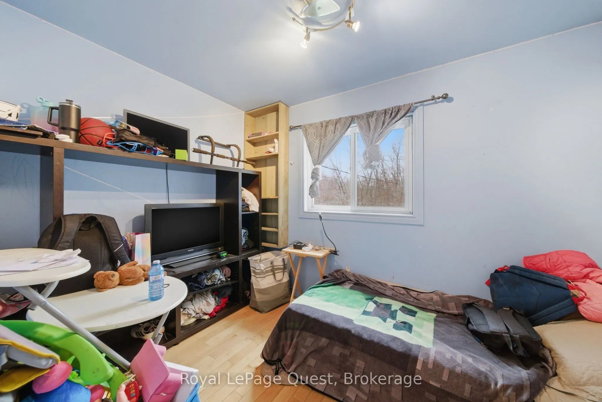 7476 Ash Crescent